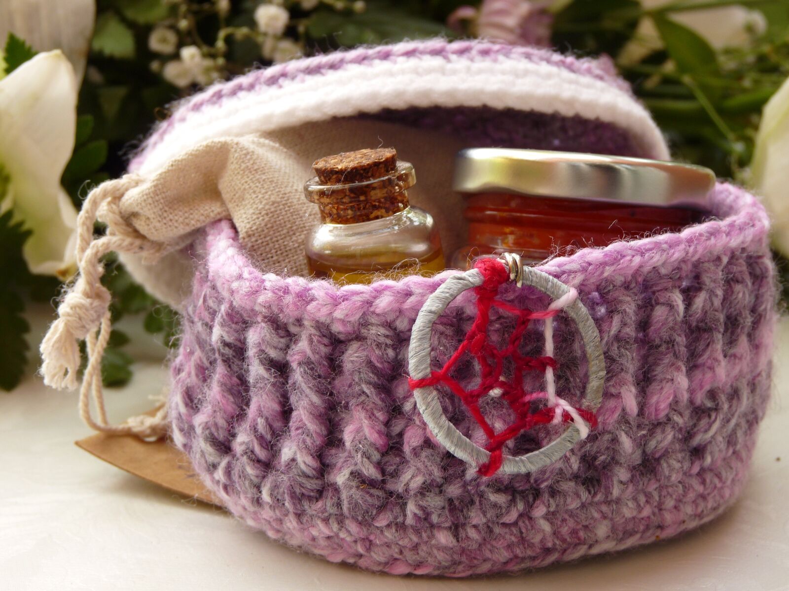 Panasonic Lumix DMC-FZ28 sample photo. Gift, crafts, basket photography