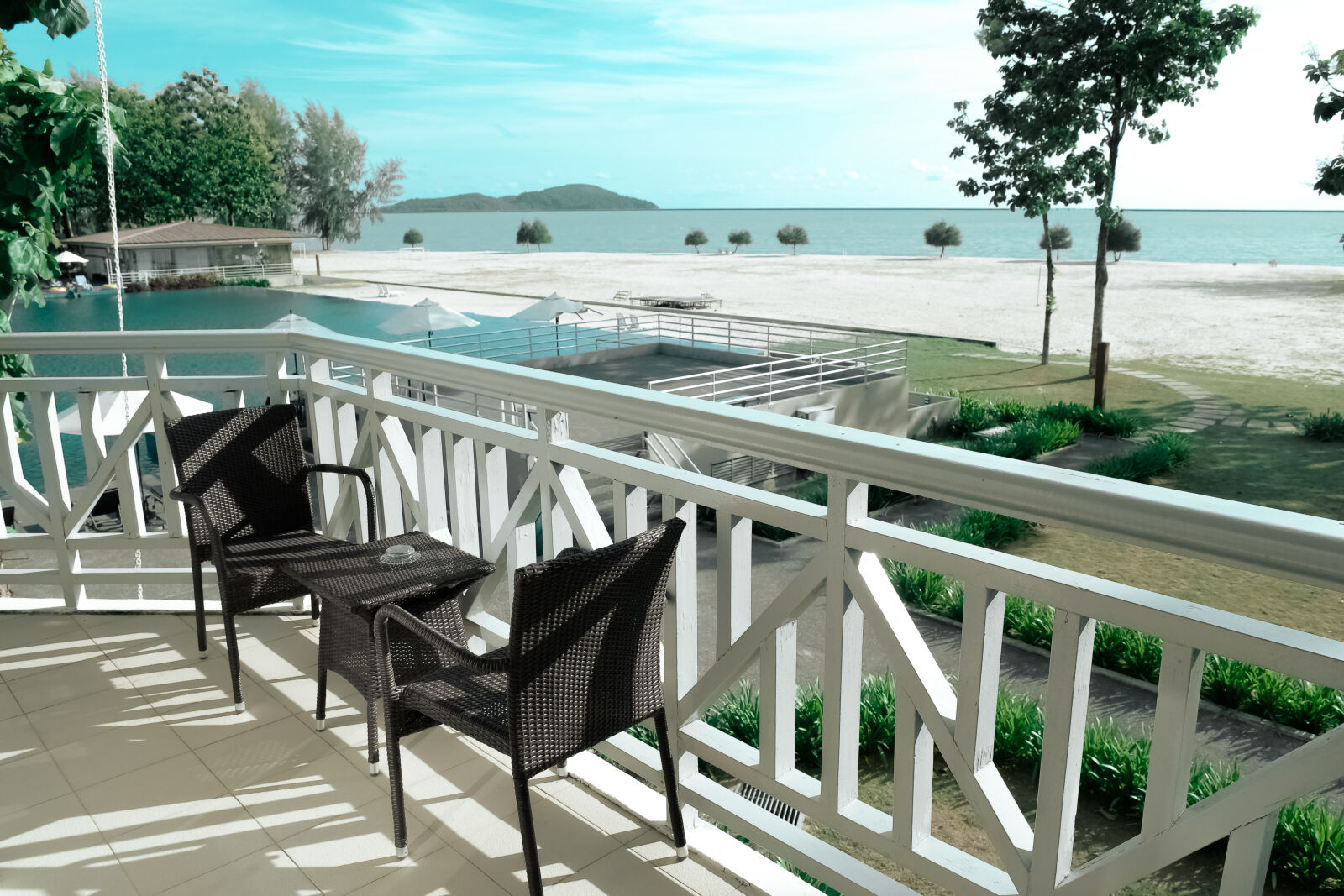 Samsung NX1 sample photo. Balcony, beach, chairs, empty photography