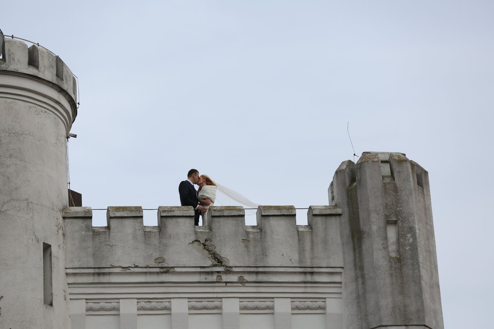 Canon EOS 5D Mark III sample photo. Kiss, prince, princess, fortress photography