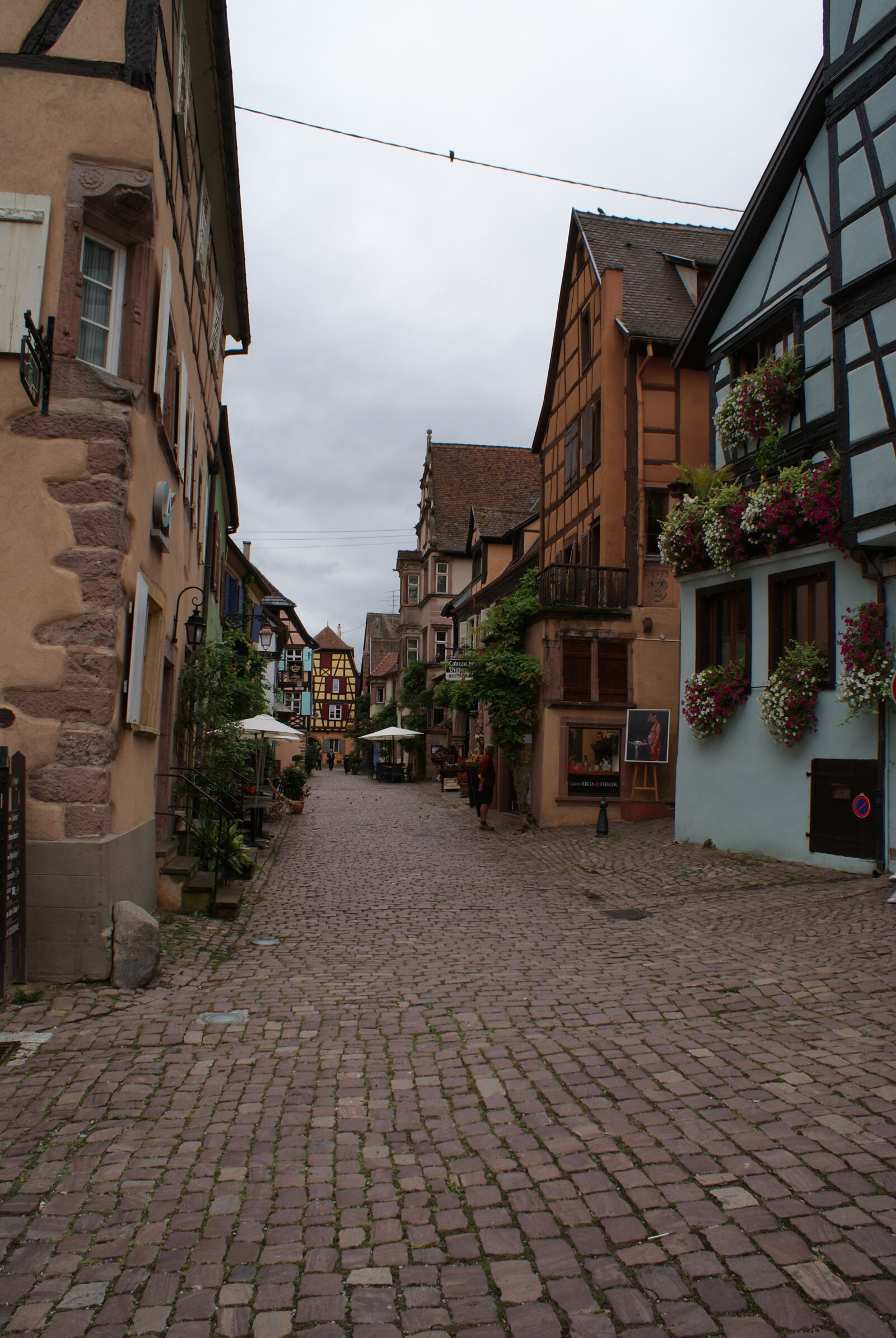 Sony Alpha DSLR-A300 sample photo. Medieval, town, walls photography