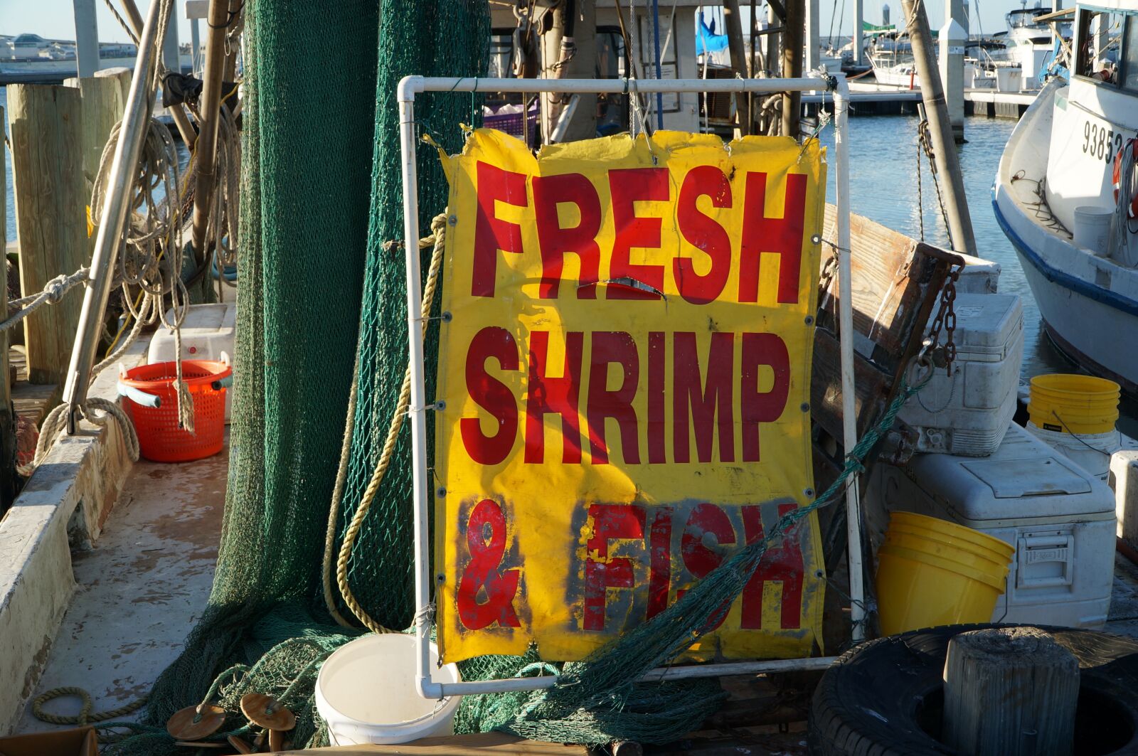 Sony Alpha NEX-6 + Sony E PZ 18-105mm F4 G OSS sample photo. Fishing, shrimp, sign photography