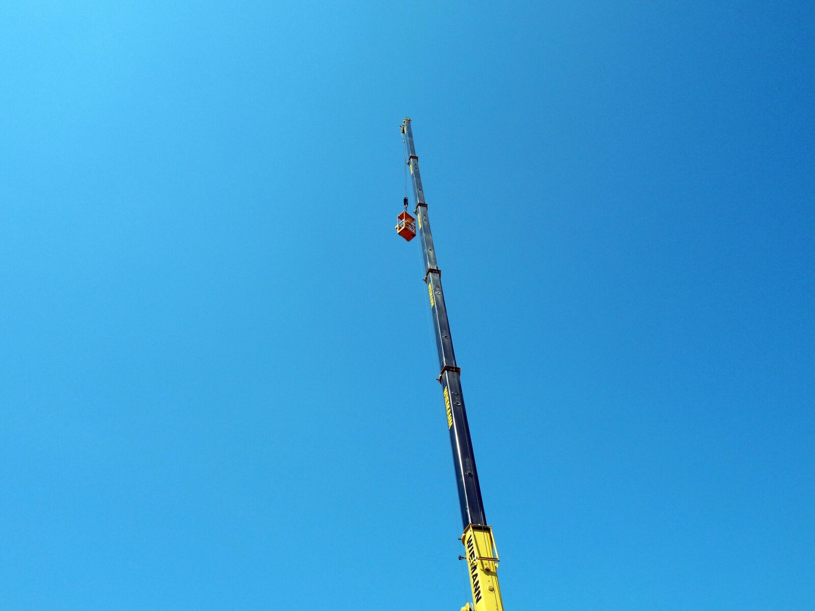 Nikon COOLPIX L620 sample photo. Crane, view, height photography