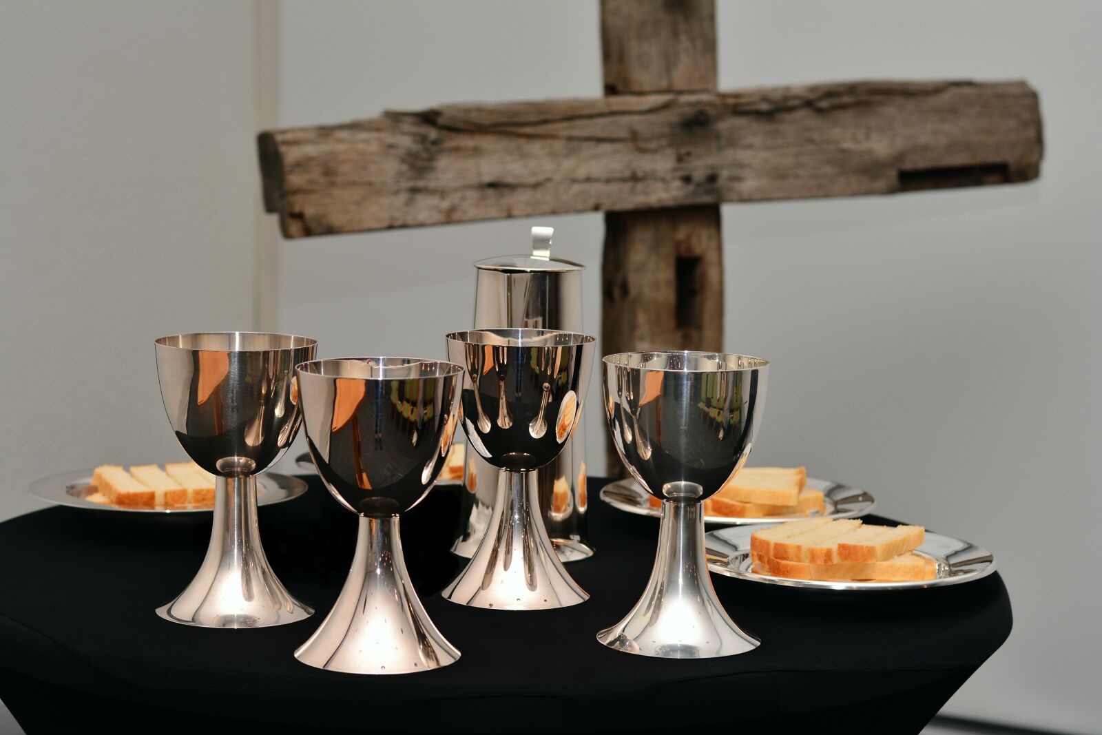 Nikon D5200 sample photo. Last supper, the bread photography