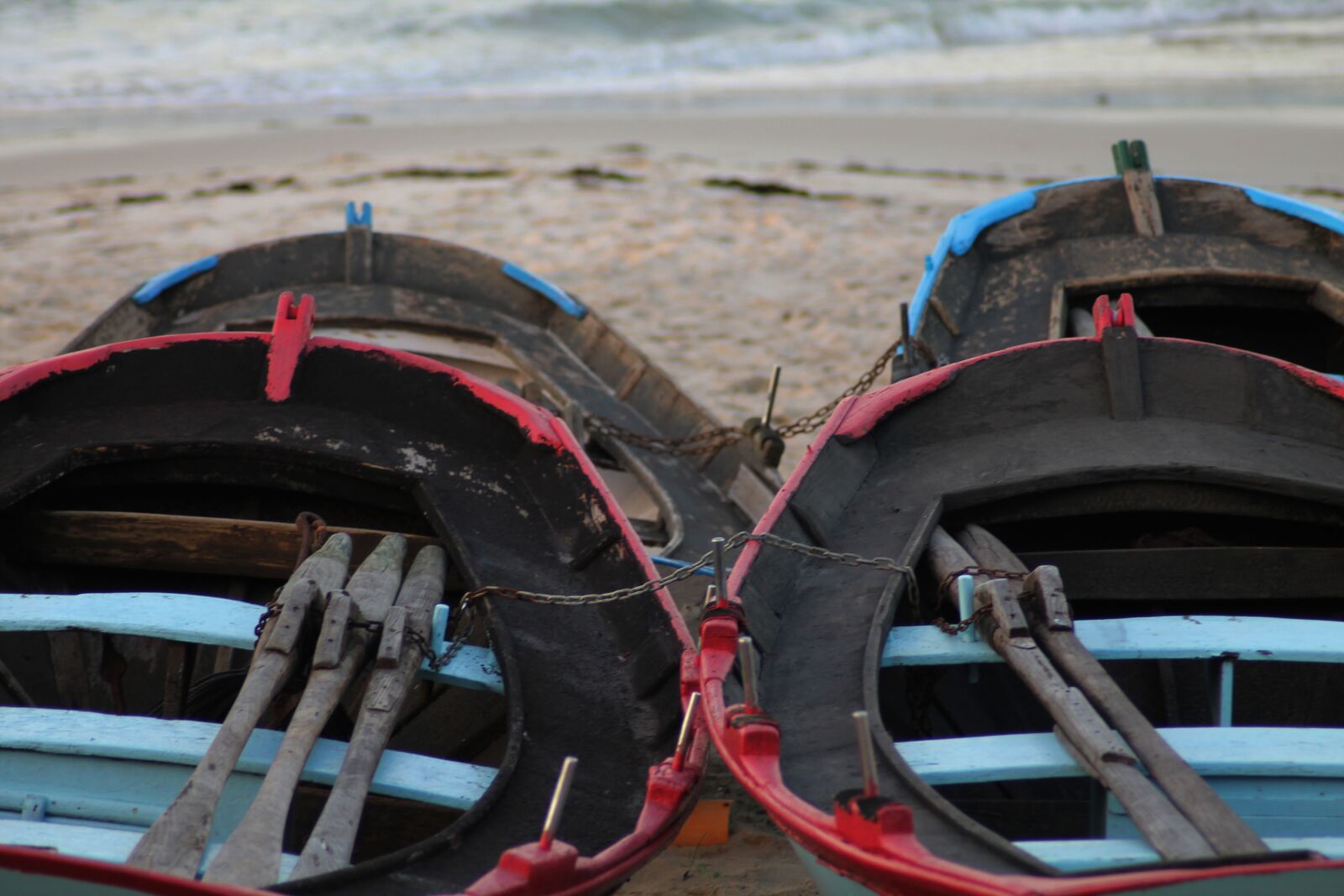 Canon EOS 1100D (EOS Rebel T3 / EOS Kiss X50) sample photo. Boats, sea, sand photography
