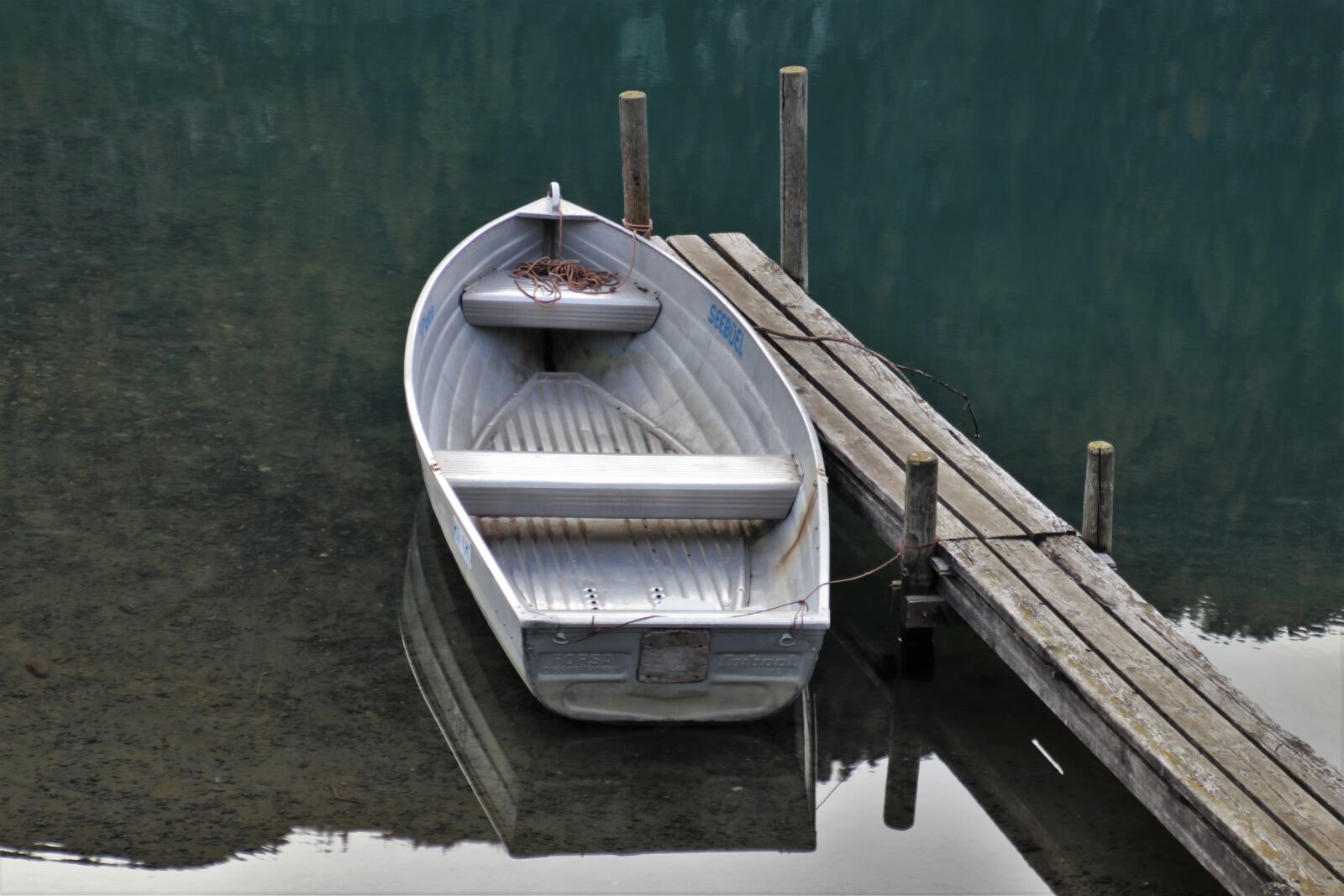 Canon EOS 80D sample photo. Boat, autumn, water photography