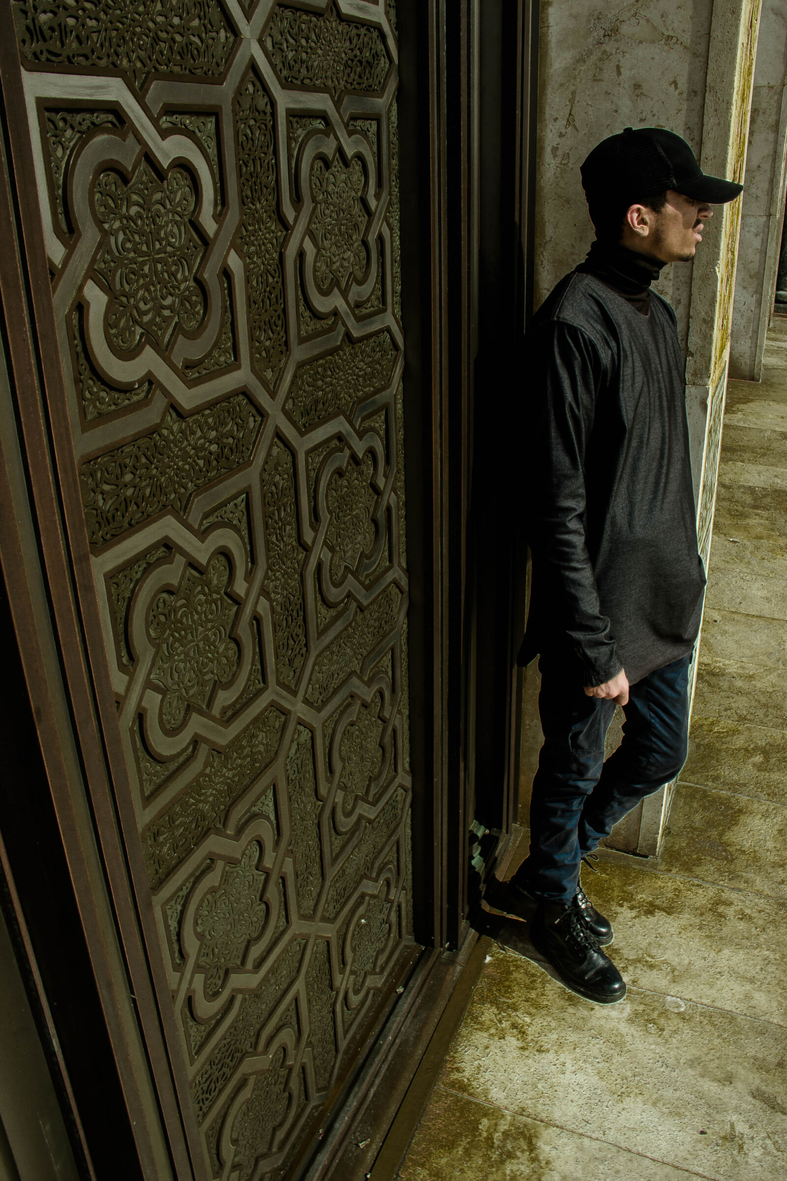 Canon EOS 550D (EOS Rebel T2i / EOS Kiss X4) sample photo. Black, cap, mosque, young photography