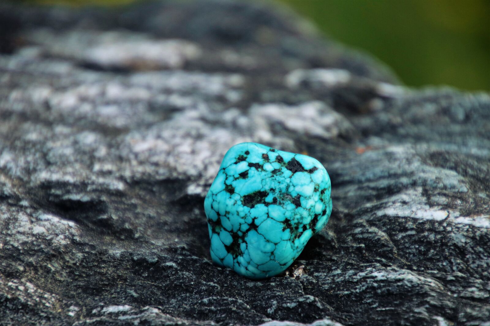 Canon EOS 80D sample photo. Turquoise, amulet, rocks photography
