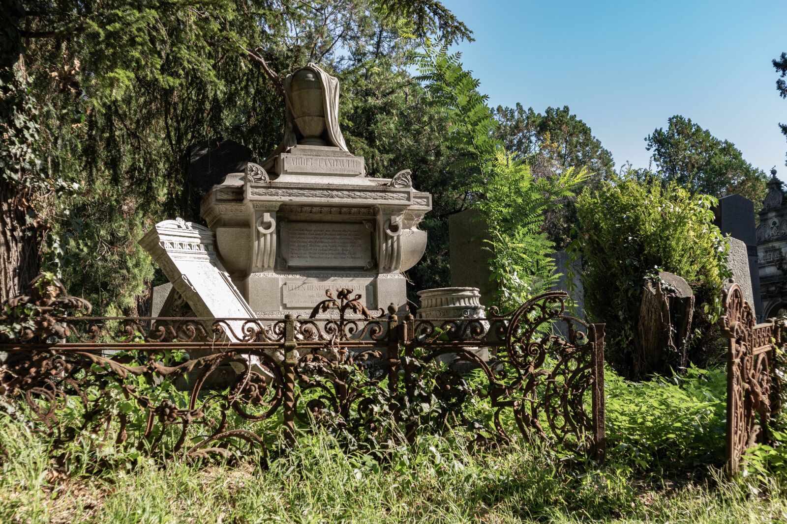 Canon EOS M10 sample photo. Cemetery, grave, grave stones photography