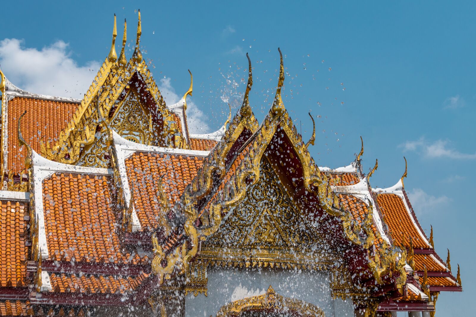 Nikon D5600 sample photo. Temple, roof, bangkok photography