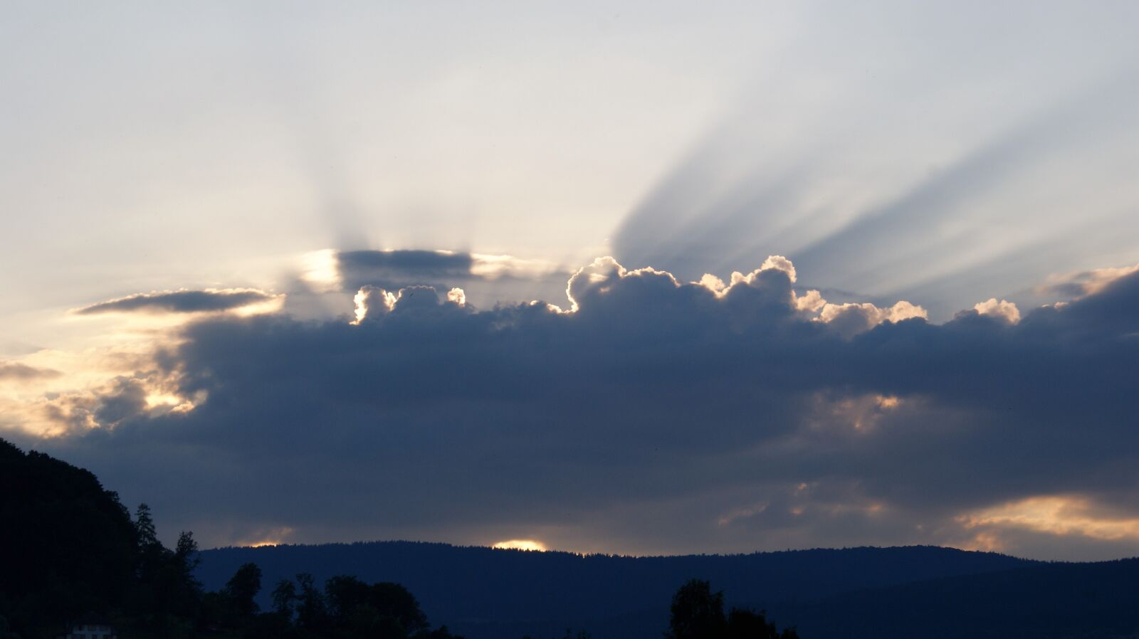 Sony Alpha DSLR-A350 sample photo. Sun, cloud, abendstimmung photography