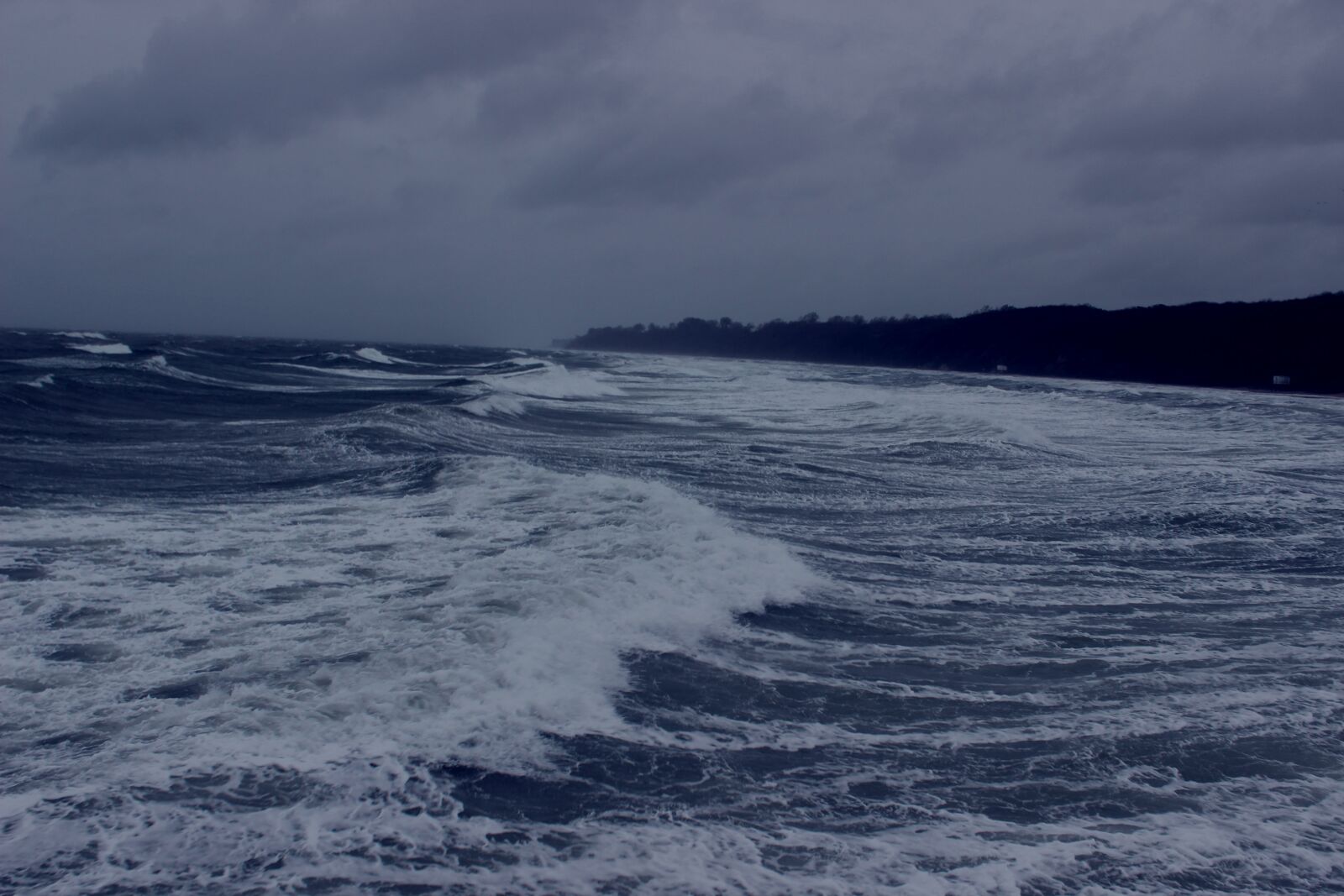 Canon EOS 600D (Rebel EOS T3i / EOS Kiss X5) sample photo. Forward, sea, wave photography