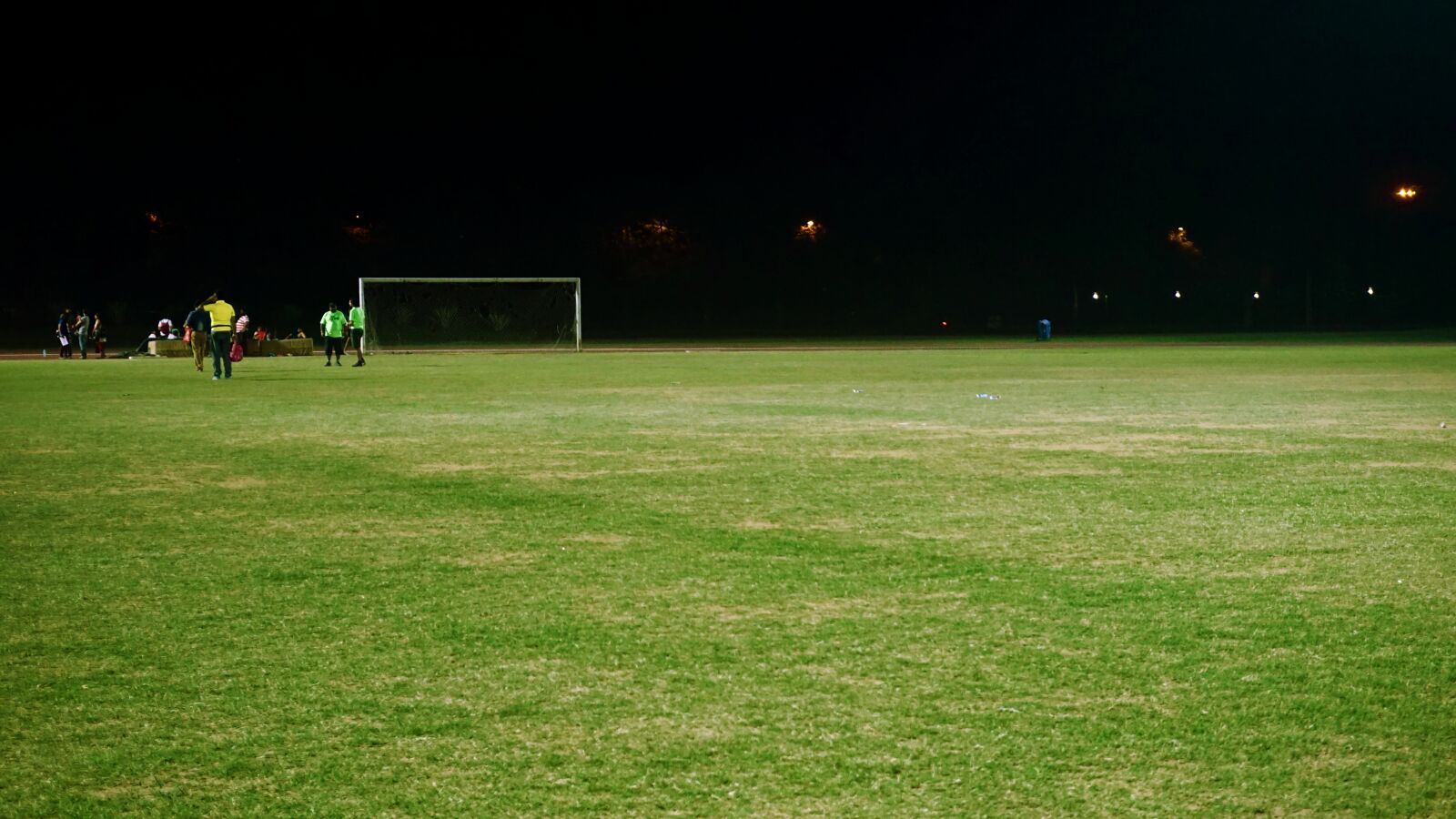 Sony E 16-50mm F3.5-5.6 PZ OSS sample photo. Athletes, field, football, football photography