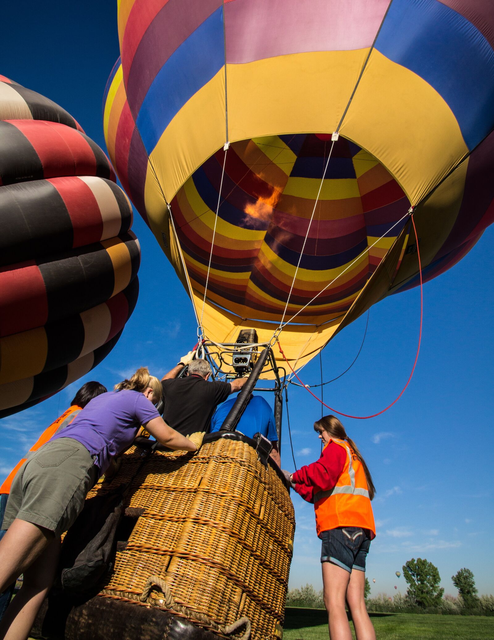 Sony SLT-A55 (SLT-A55V) sample photo. Balloon, flying, waving photography