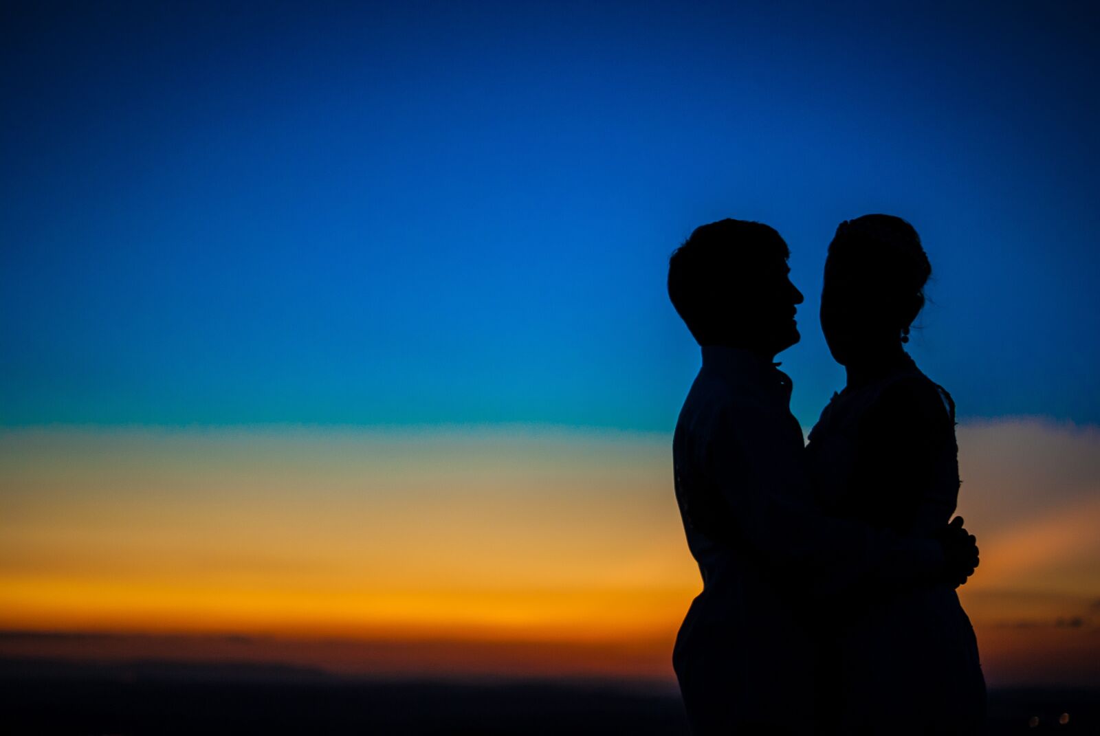 Sony DT 50mm F1.8 SAM sample photo. Silhouette, casal, blue photography