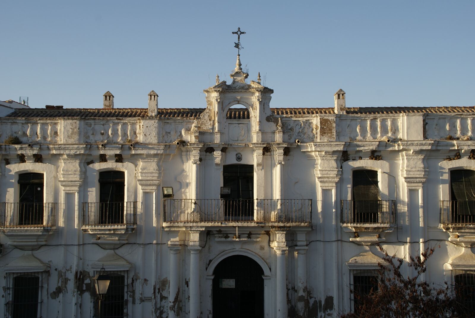 Sony Alpha DSLR-A230 sample photo. Casa vieja, old building photography