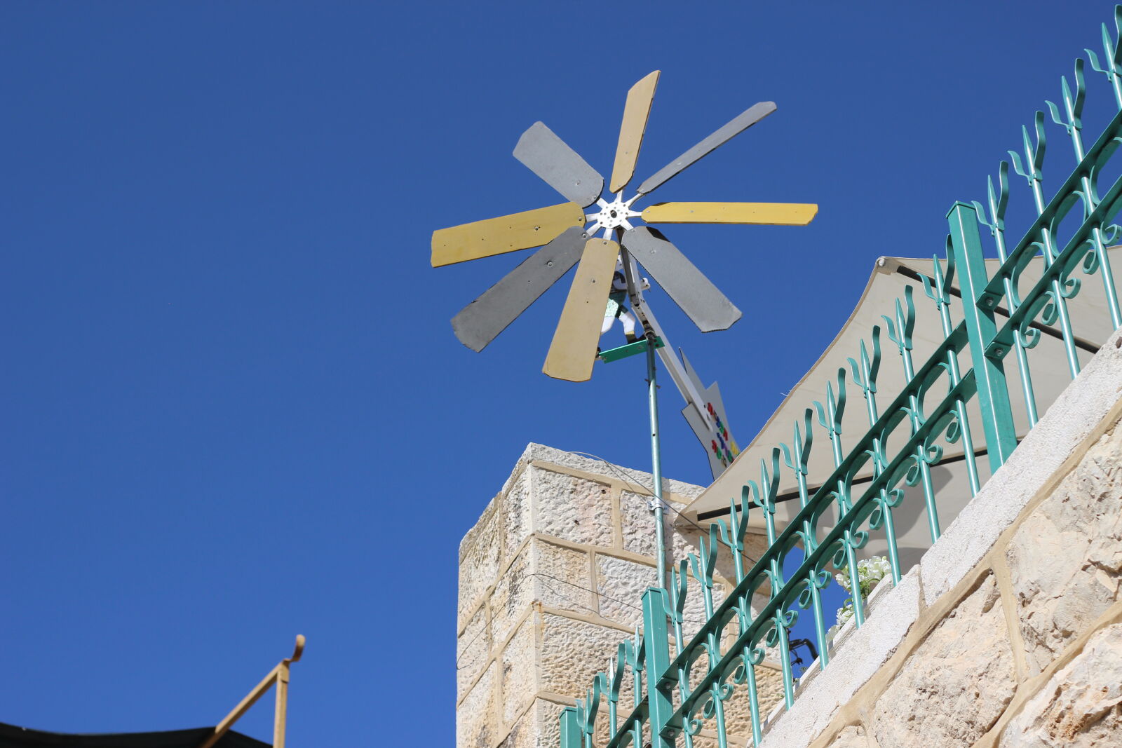 Canon EOS 600D (Rebel EOS T3i / EOS Kiss X5) sample photo. Weather, vane photography