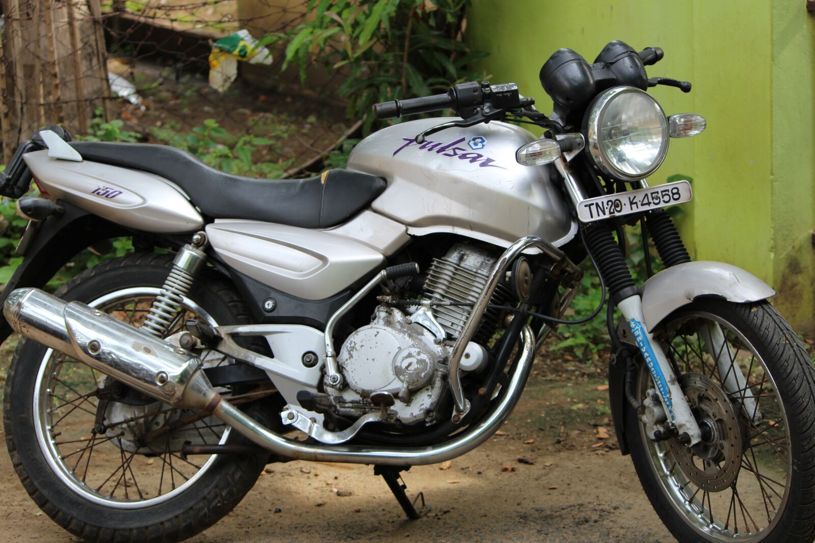 Canon EF-S 55-250mm F4-5.6 IS II sample photo. Motorcycle, bike, bajaj palsur photography