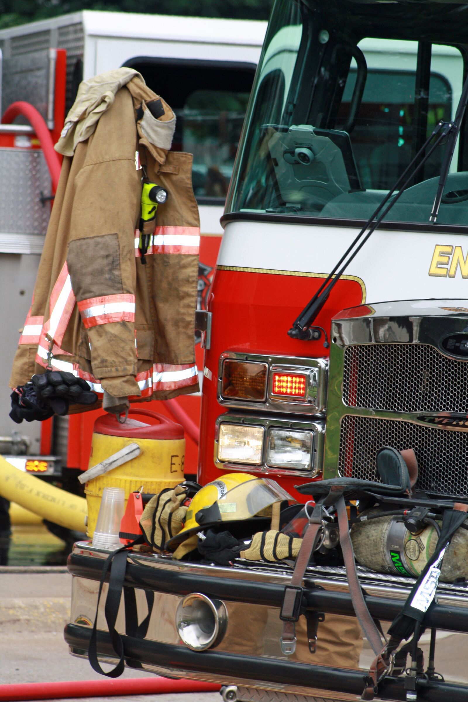 Canon EOS 1000D (EOS Digital Rebel XS / EOS Kiss F) sample photo. Fire, firetruck, lincoln photography