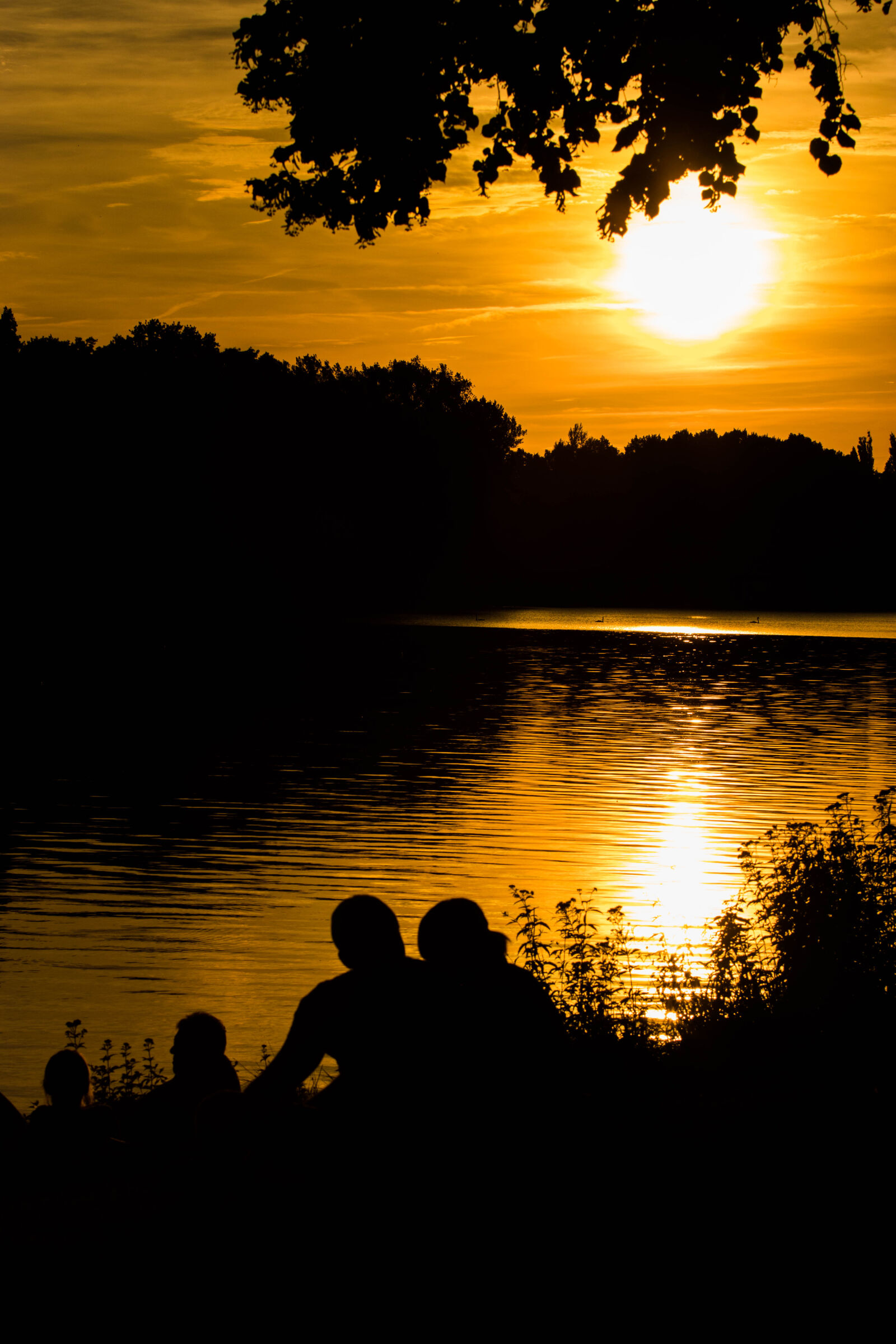 Canon EF 70-200mm F2.8L USM sample photo. Lake, sunset, young, people photography