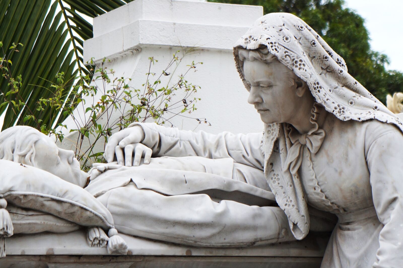 Sony Alpha a3000 + Sony E 18-55mm F3.5-5.6 OSS sample photo. El salvador, illustrious, cemetery photography