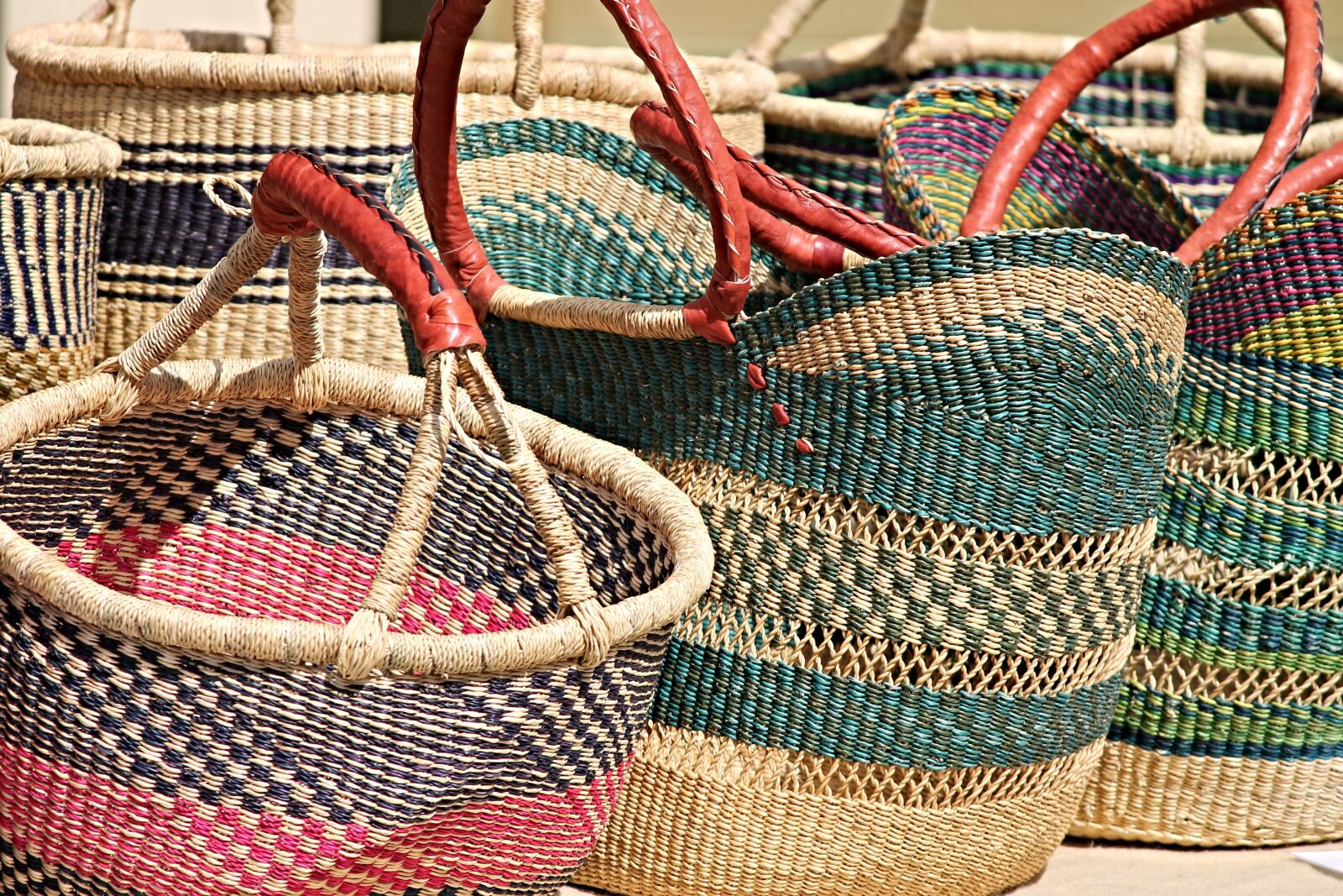 Canon EOS 1100D (EOS Rebel T3 / EOS Kiss X50) + Canon EF-S 55-250mm F4-5.6 IS II sample photo. Baskets, craft, sales stand photography