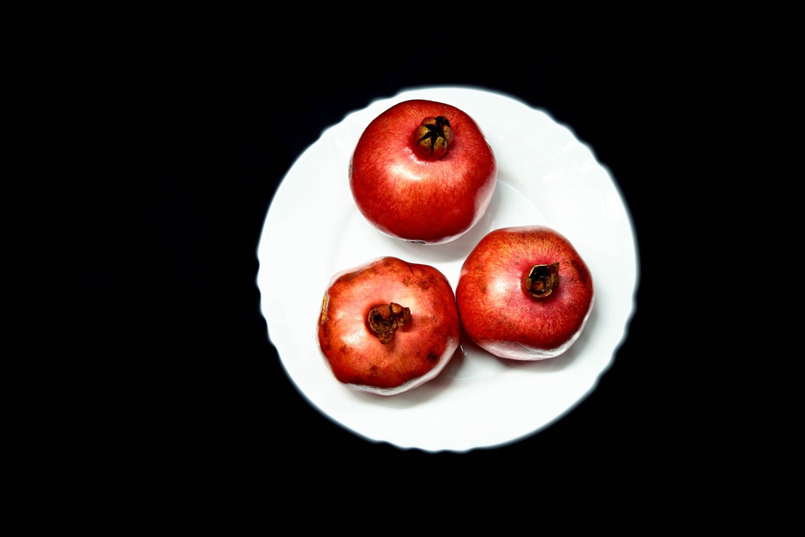 Canon EOS 4000D (EOS Rebel T100 / EOS 3000D) sample photo. Food, fruit, pomegranate photography