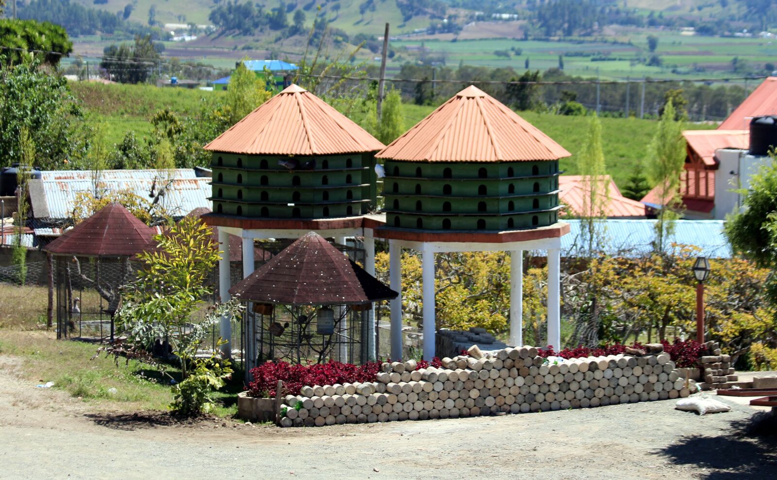 Canon EOS 650D (EOS Rebel T4i / EOS Kiss X6i) sample photo. Dovecote, houses, pigeons photography