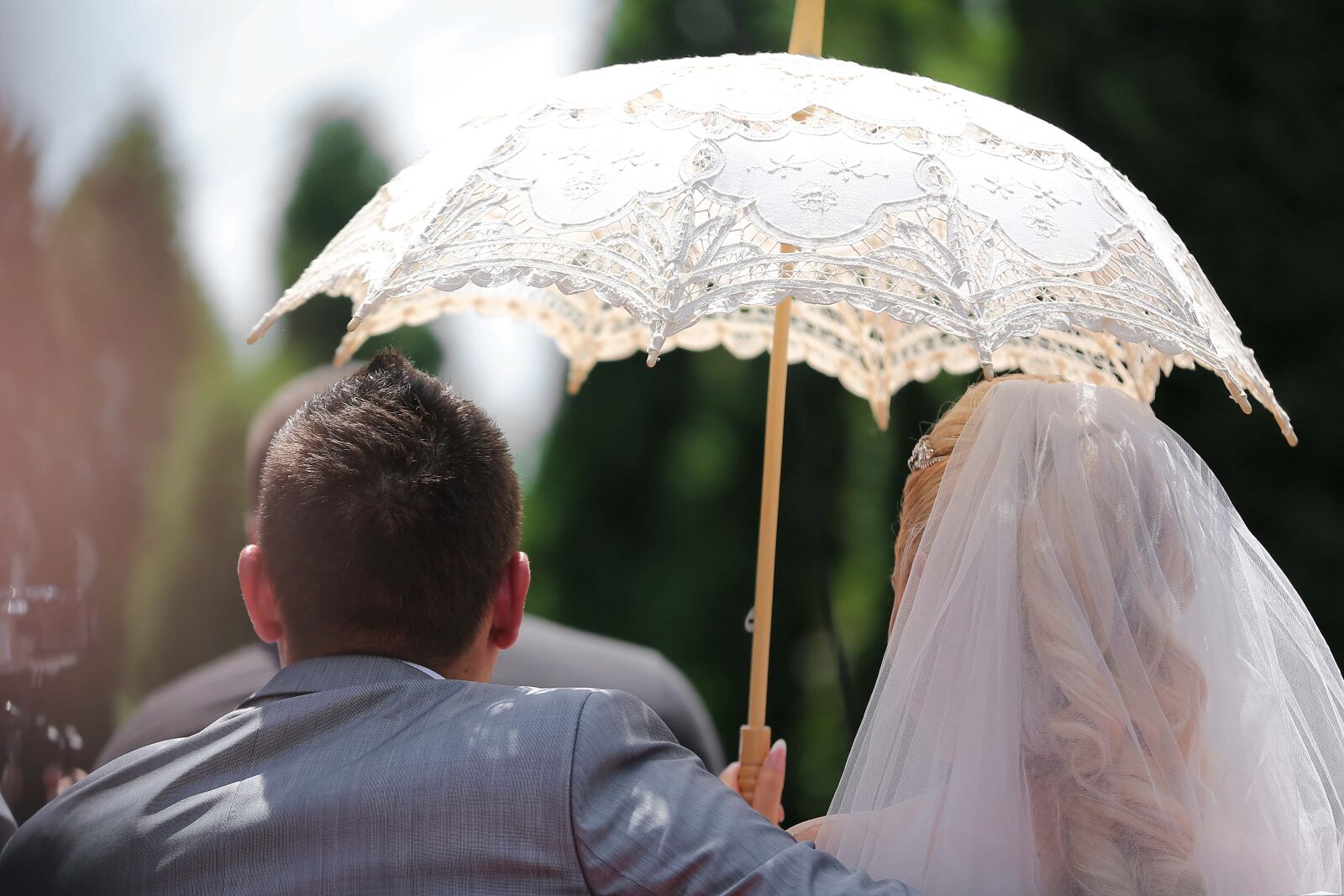 Canon EOS 5D Mark III sample photo. Sunshine, umbrella, wedding, wedding photography