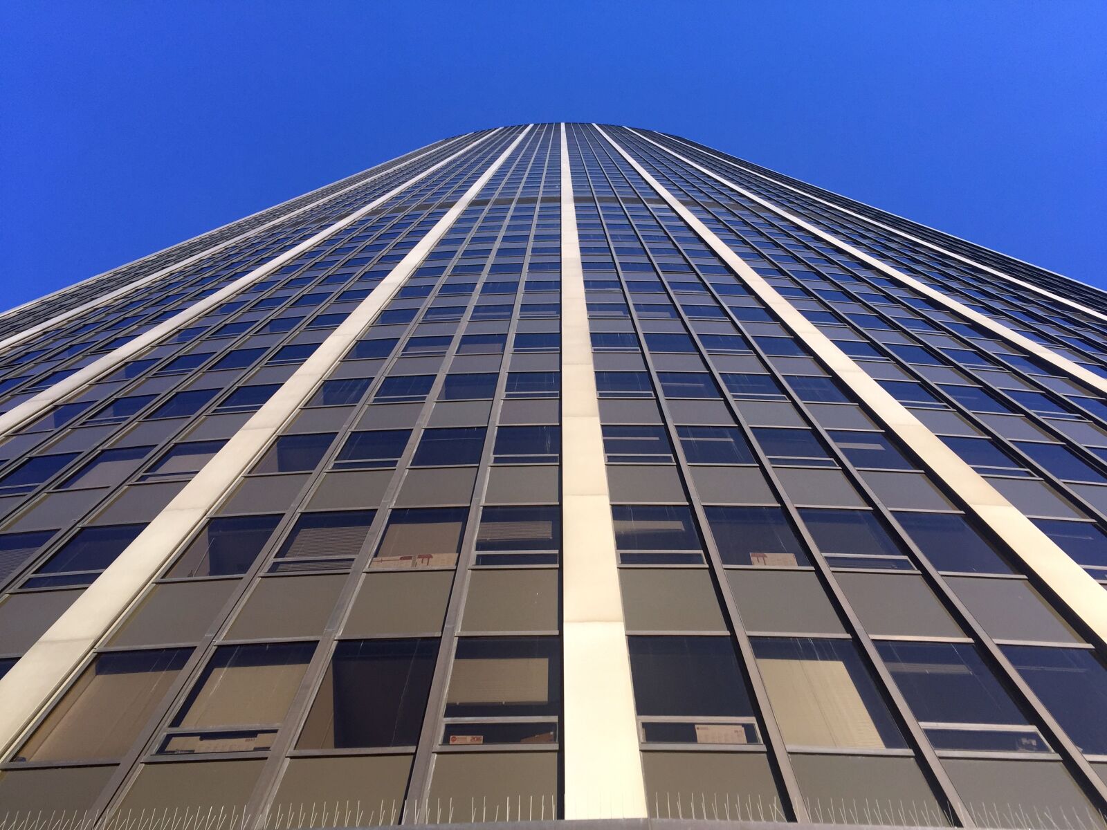 iPhone 6 back camera 4.15mm f/2.2 sample photo. Paris, france, building photography