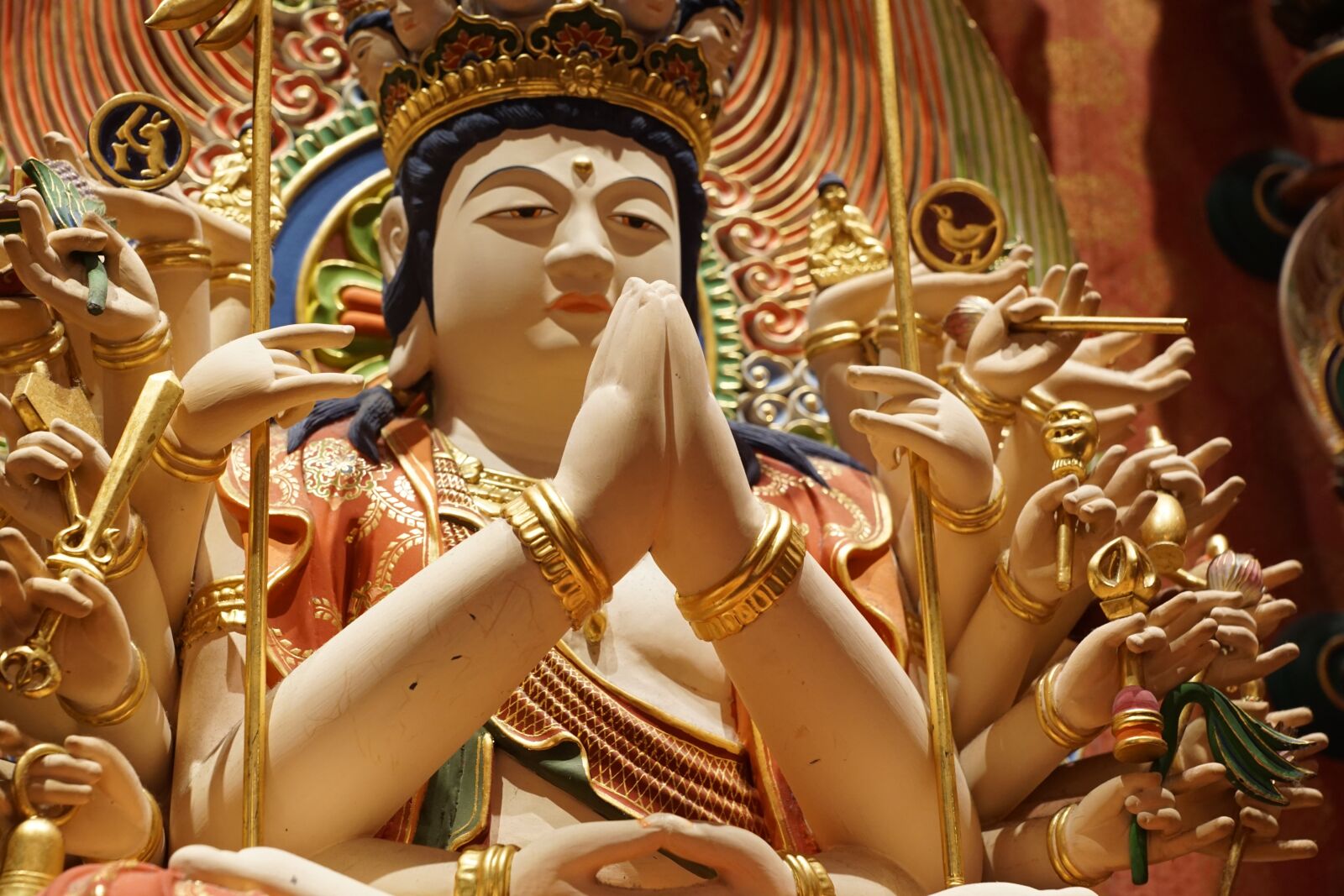 Sony ILCA-77M2 + Sony DT 16-50mm F2.8 SSM sample photo. Golden, religion, statue photography