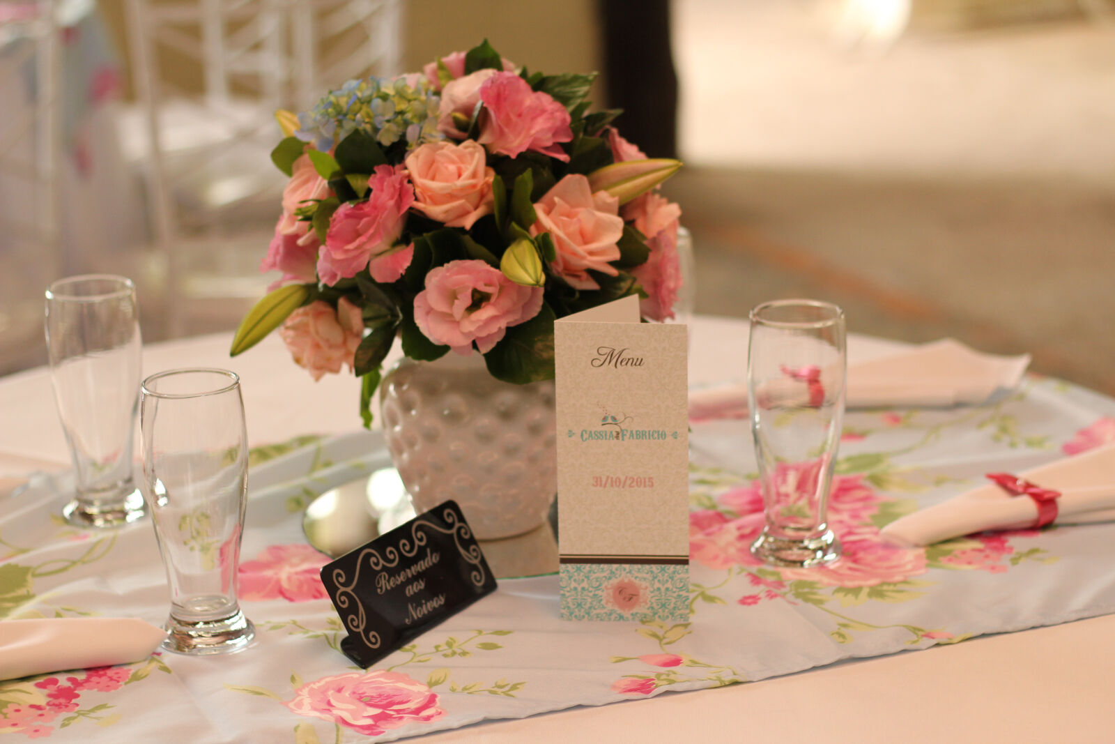 Canon EOS 550D (EOS Rebel T2i / EOS Kiss X4) sample photo. Artificial, flowers, beach, wedding photography