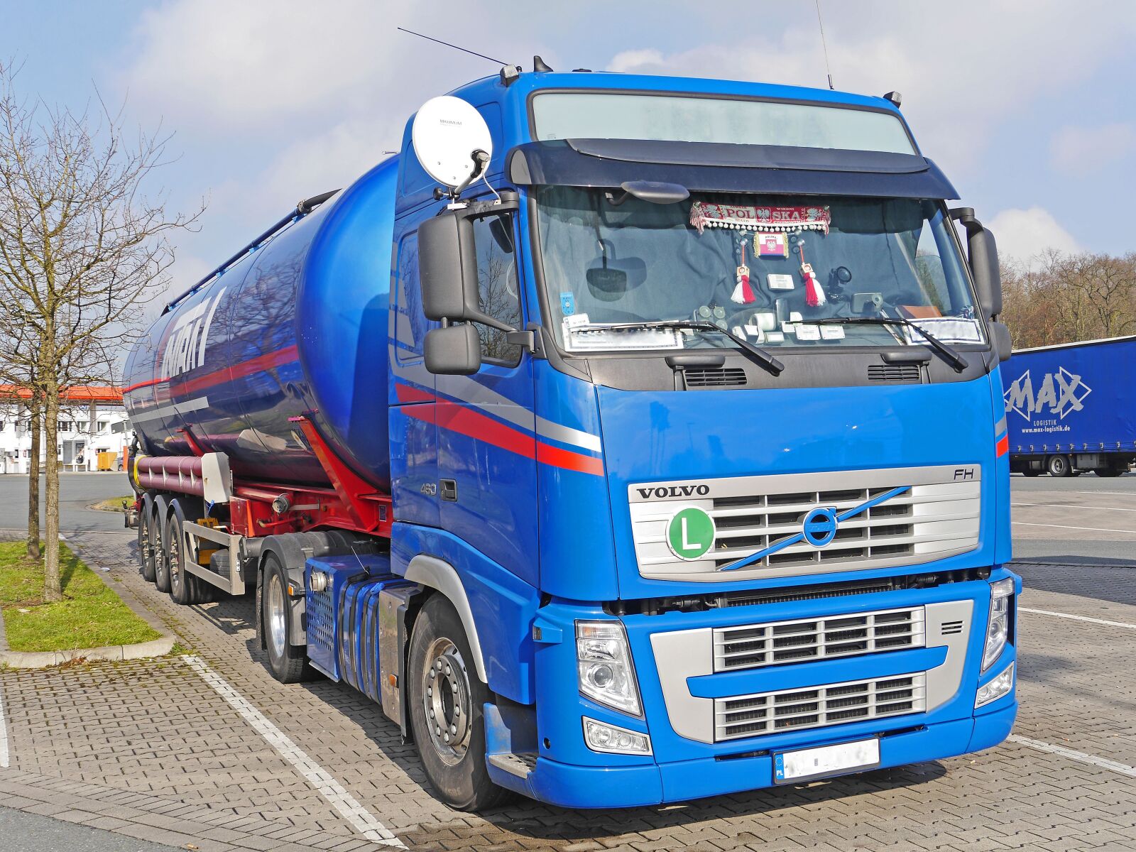 Panasonic Lumix DMC-GH3 sample photo. Tank truck, truck, tractor photography