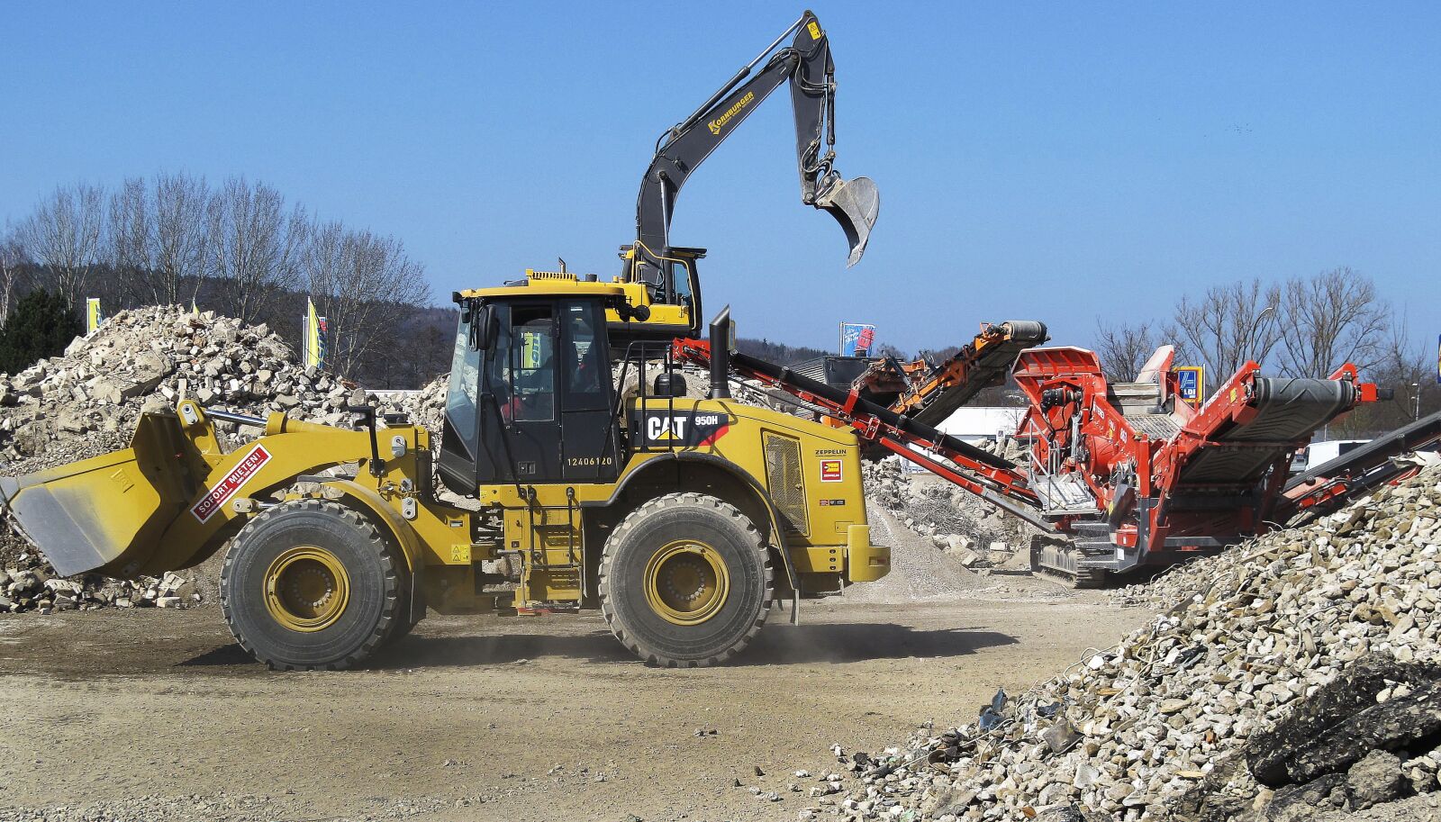Canon PowerShot G12 sample photo. Wheel loader, building rubble photography
