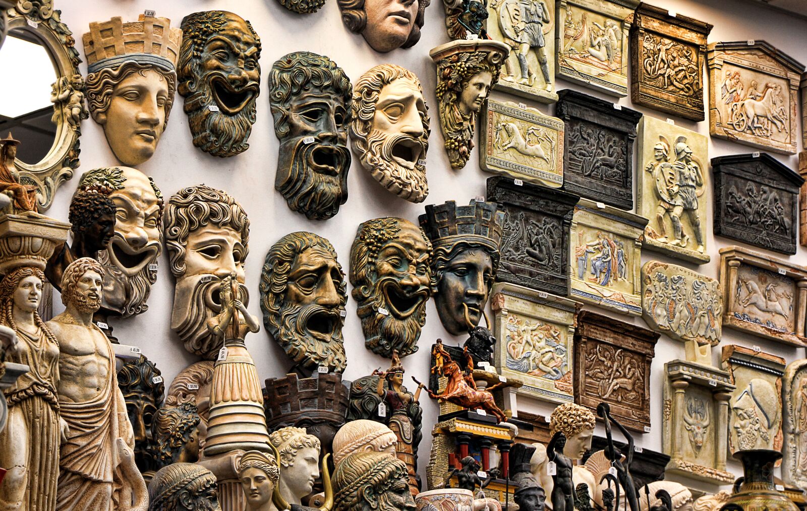 Canon EOS 550D (EOS Rebel T2i / EOS Kiss X4) sample photo. Greece, souvenirs, masks photography