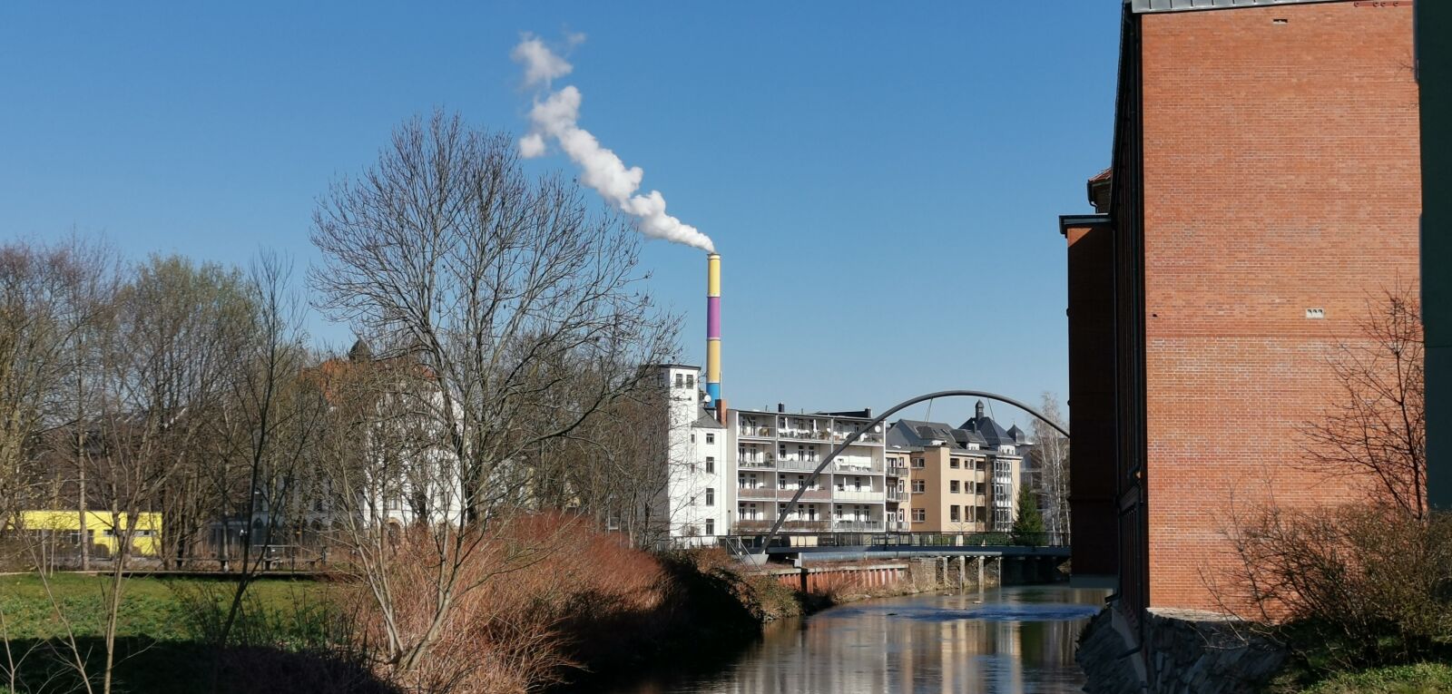 HUAWEI Mate 20 Pro sample photo. Chimney, sunny, city photography