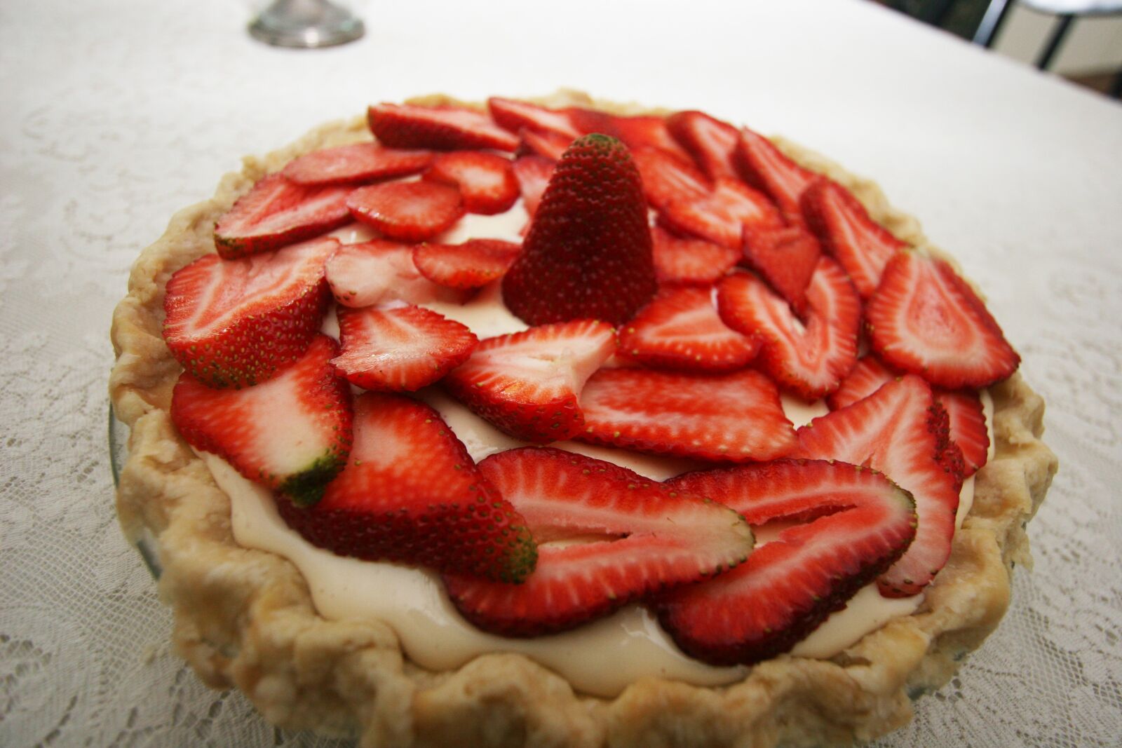 Canon EOS 20D sample photo. Pie, strawberries, crust photography