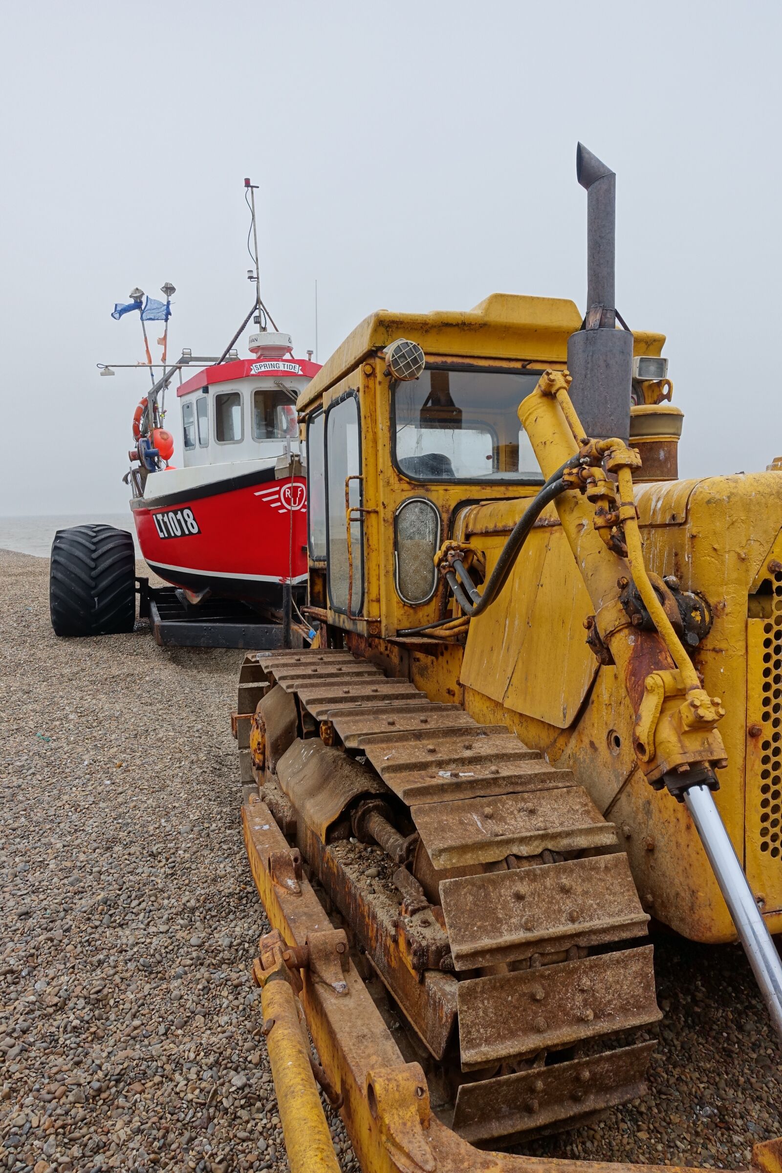 Sony Cyber-shot DSC-RX100 III sample photo. Boat, tractor, seaside photography