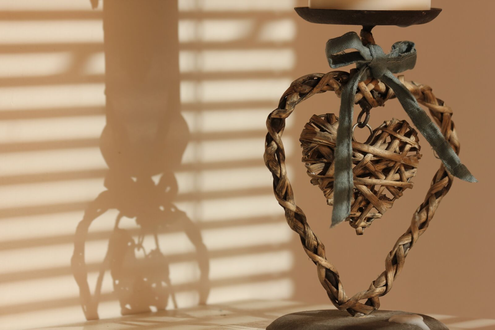 Canon EOS 550D (EOS Rebel T2i / EOS Kiss X4) sample photo. Candlestick, shadow, heart photography