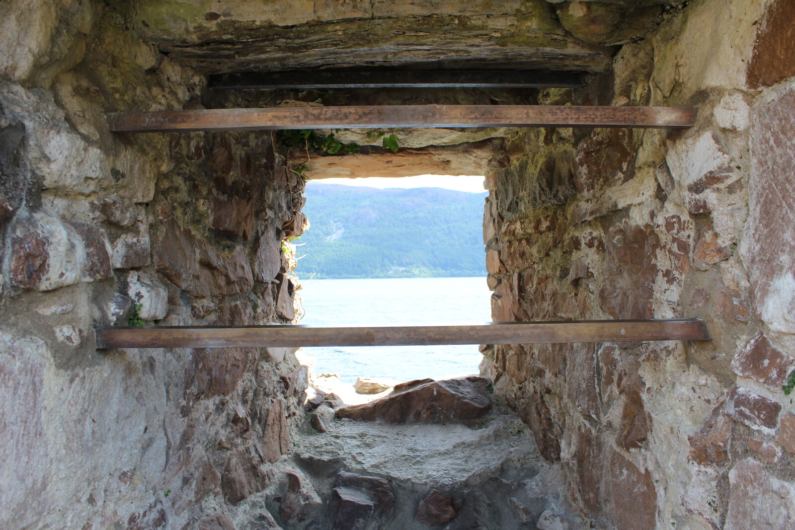 Canon EOS 600D (Rebel EOS T3i / EOS Kiss X5) sample photo. Barred, window, castle, window photography