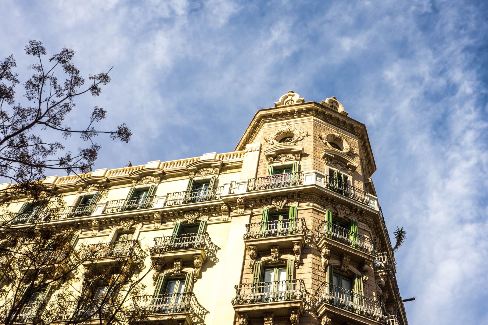 Sony a7R + Sony FE 28-70mm F3.5-5.6 OSS sample photo. Barcelona, spain, architecture photography
