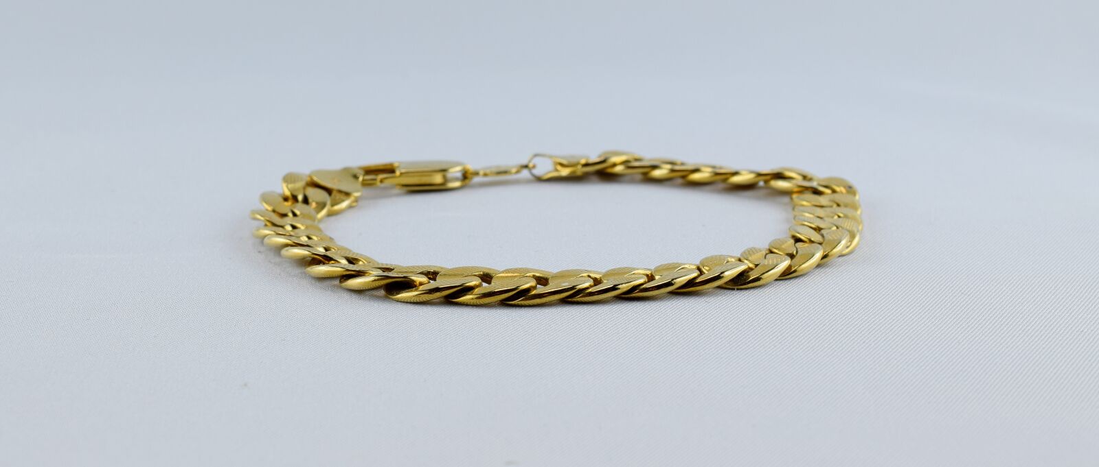 Nikon D5300 sample photo. Bracelet, gold jewelry, earrings photography