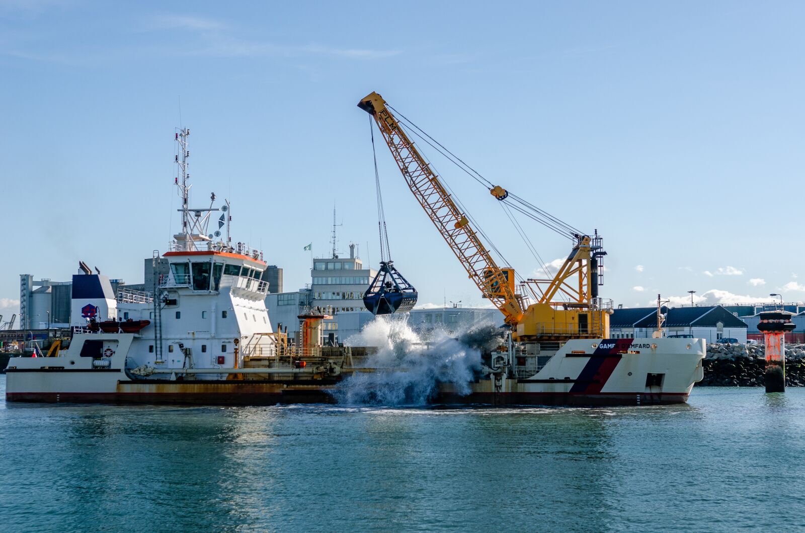 Nikon D7000 sample photo. Boat, crane, water photography