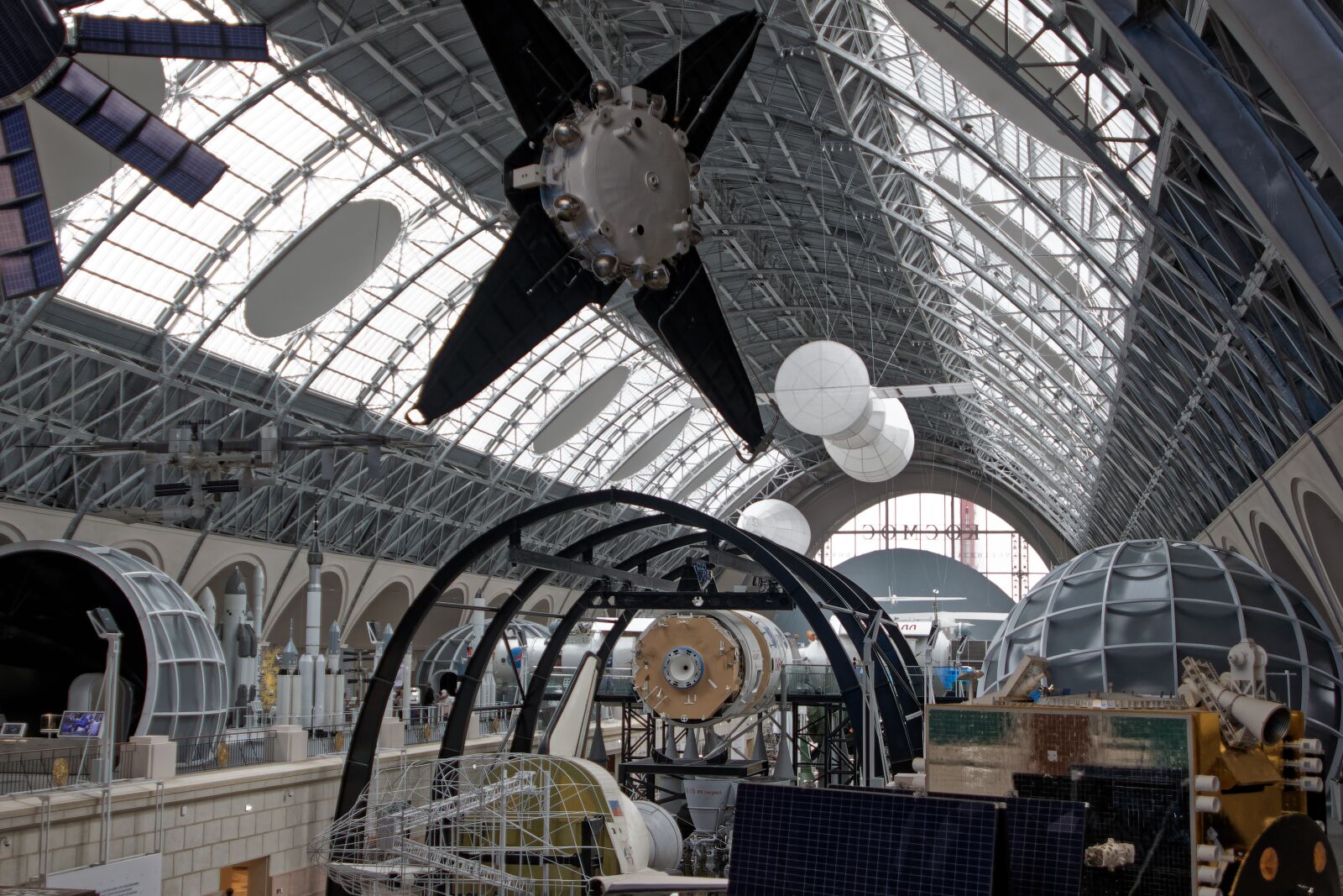 Canon EOS 500D (EOS Rebel T1i / EOS Kiss X3) sample photo. Cosmos, museum, moscow photography