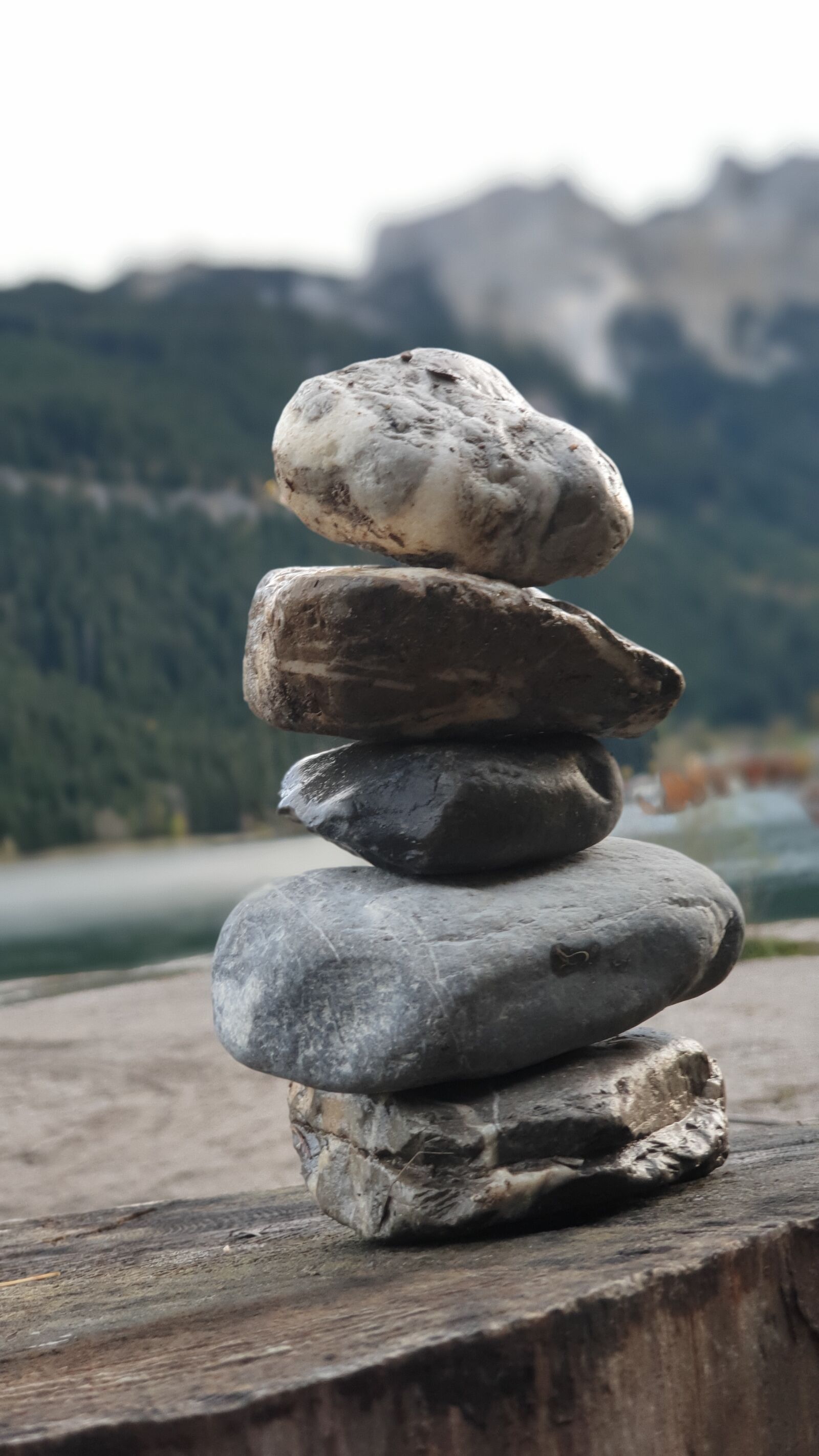 Samsung Galaxy S9+ sample photo. Pebbles, cairn, stones photography