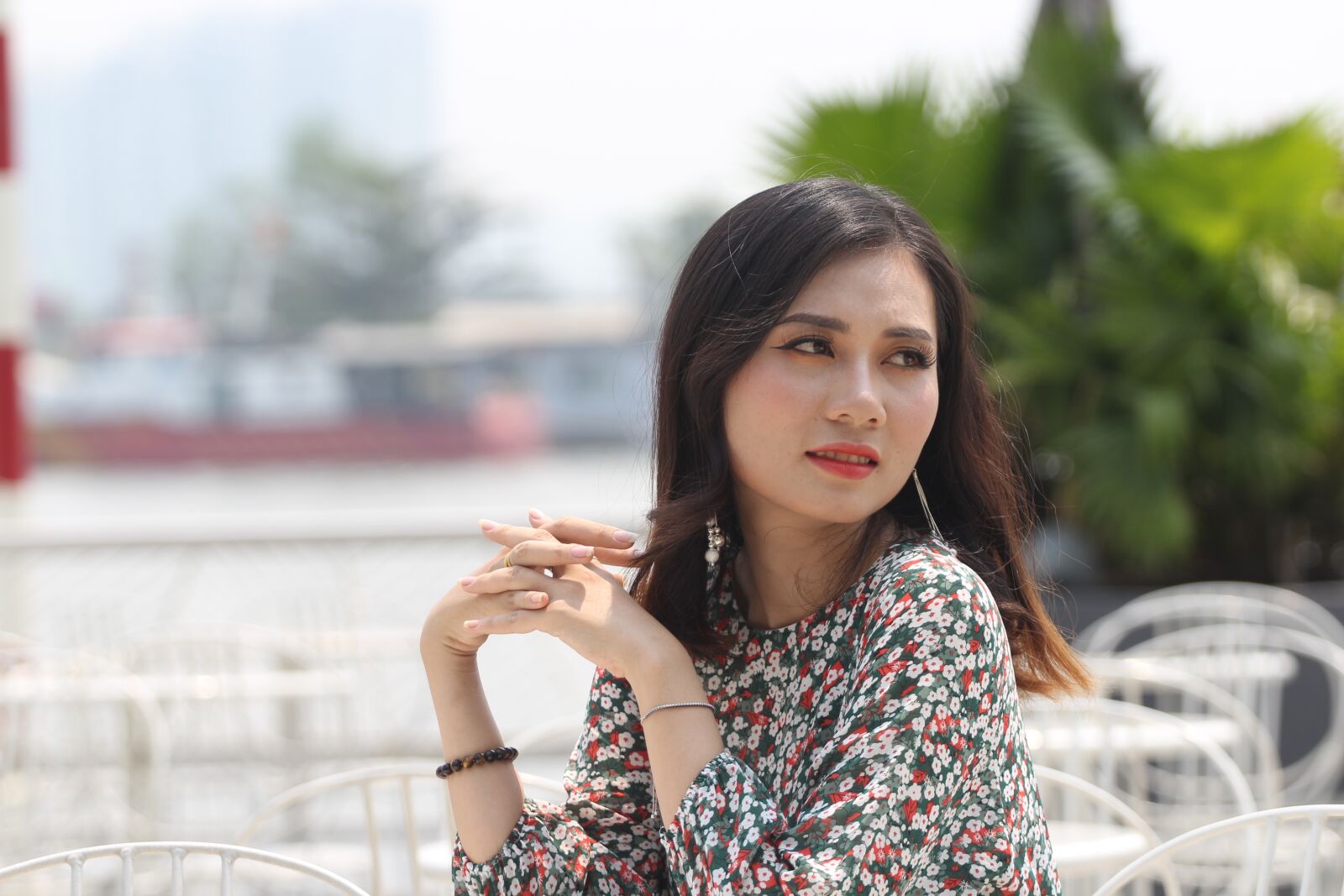 Canon EOS 1300D (EOS Rebel T6 / EOS Kiss X80) + Canon EF 70-200mm F4L USM sample photo. Vietnamese, girl, woman photography