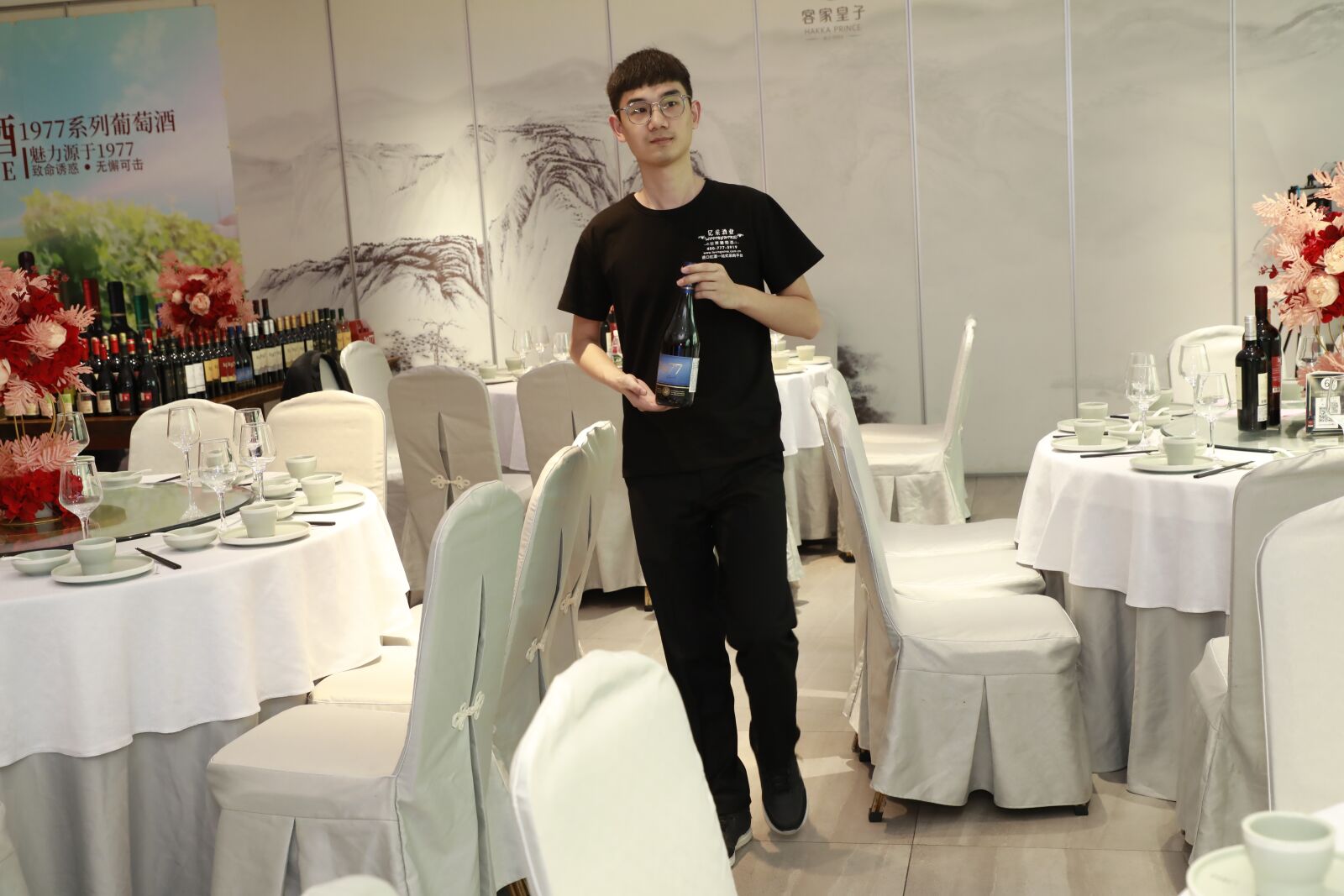 Canon EF 24-105mm F4L IS II USM sample photo. Show, wine, handsome guy photography
