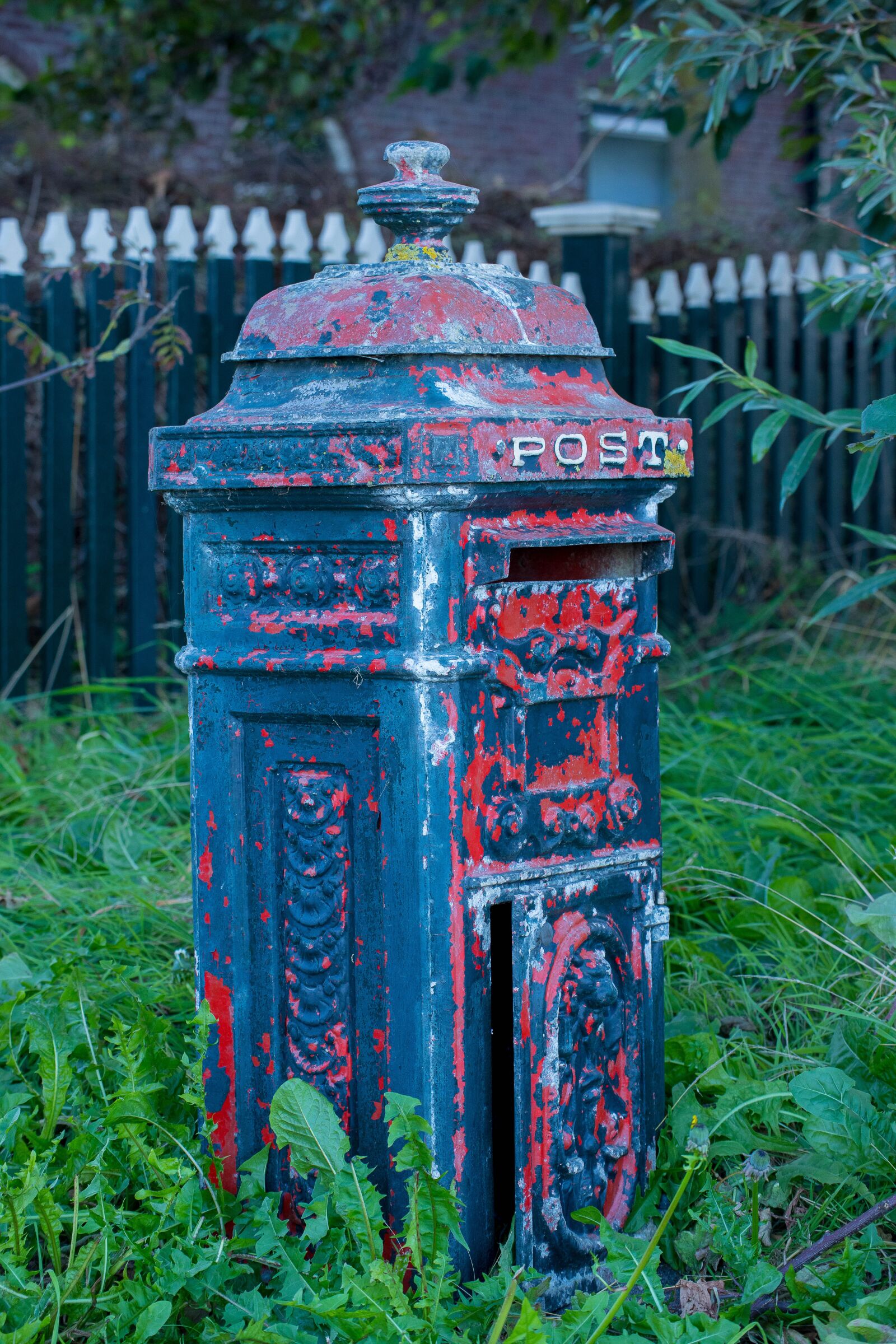 Canon EOS 6D Mark II sample photo. Mailbox, old fashioned, mailboxes photography