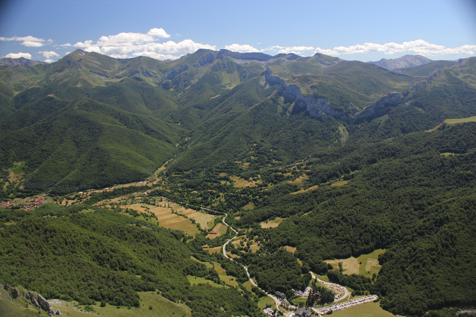 Canon EOS 550D (EOS Rebel T2i / EOS Kiss X4) sample photo. Picos de europa, source photography