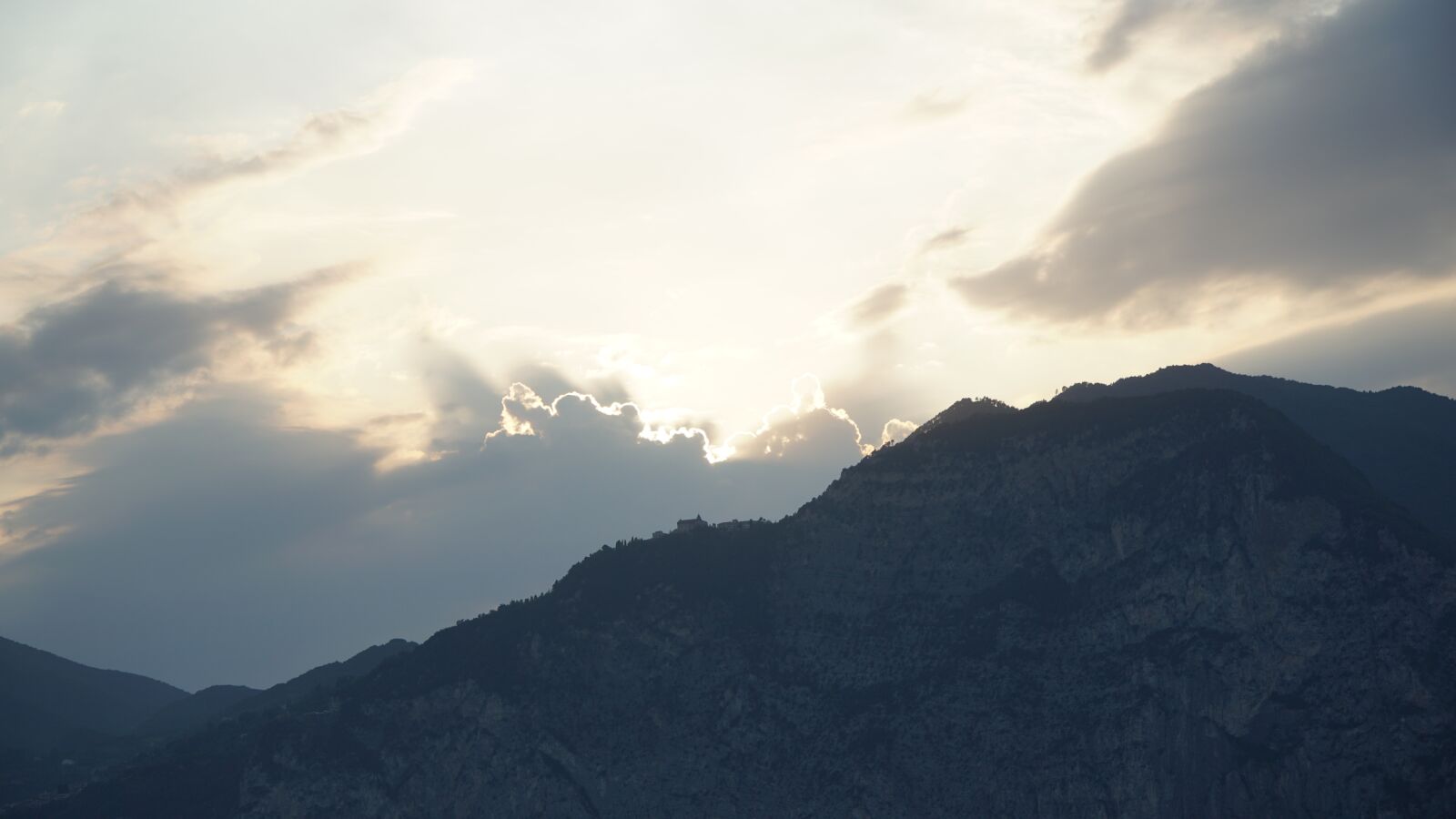 Sony E PZ 18-105mm F4 G OSS sample photo. Cloudburst, sun, nature photography