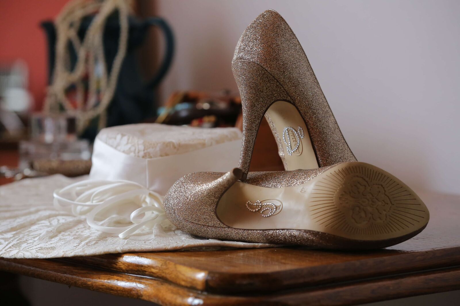 Canon EOS 5D Mark III sample photo. Accessory, desk, fashion, glamour photography